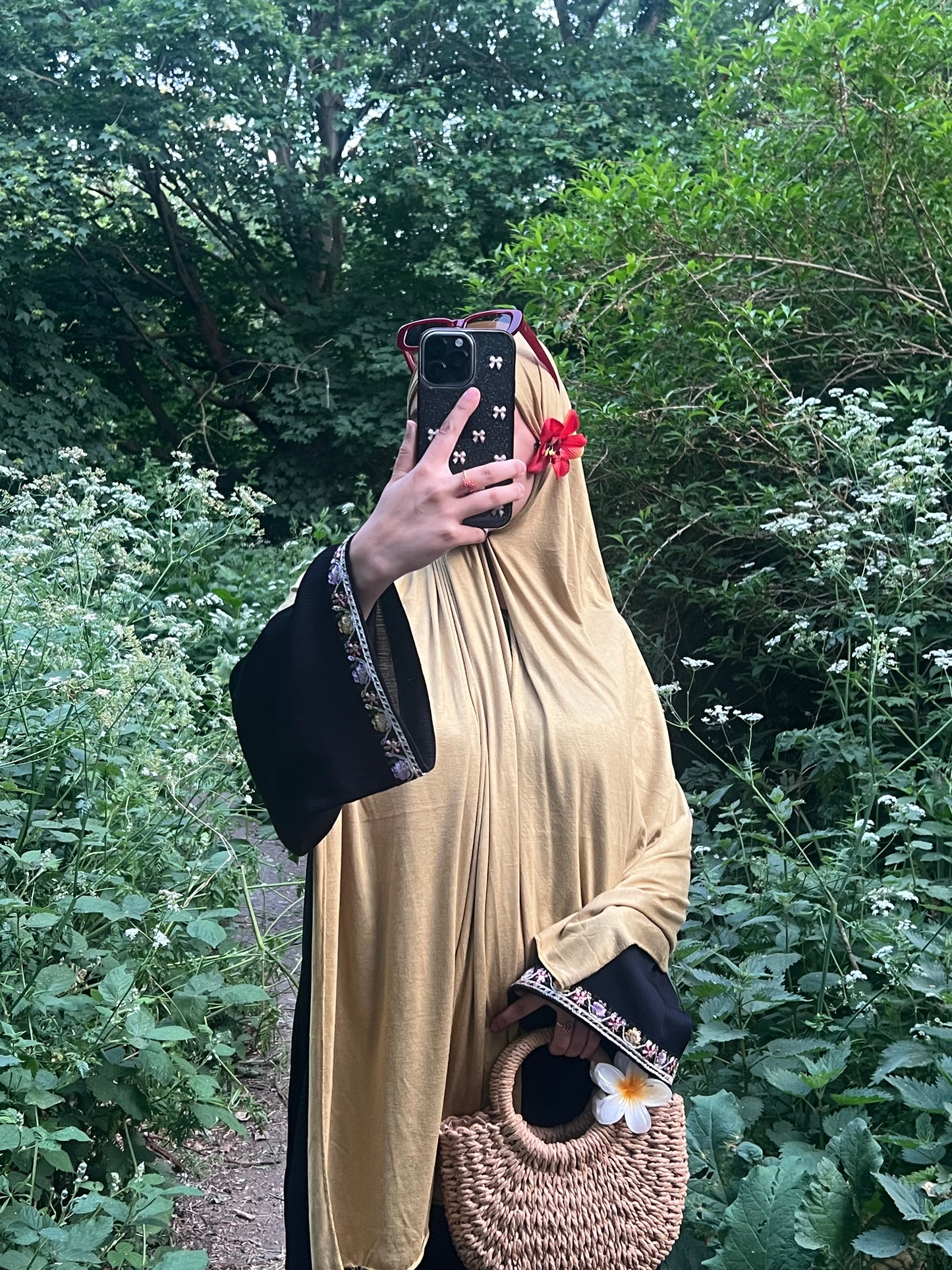 Goldar floral lace closed zoom abaya