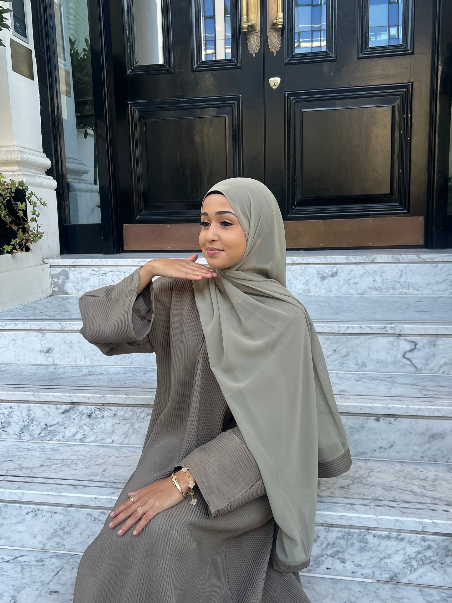Ribbed closed autumn abaya