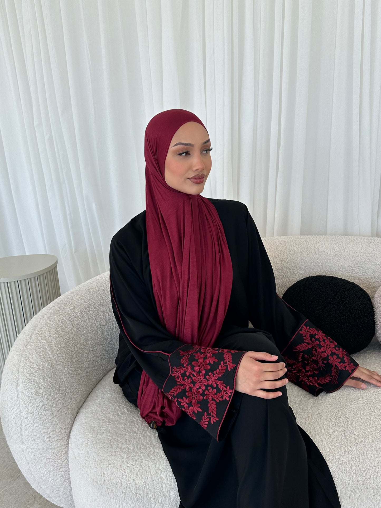 Mina black closed nida abaya