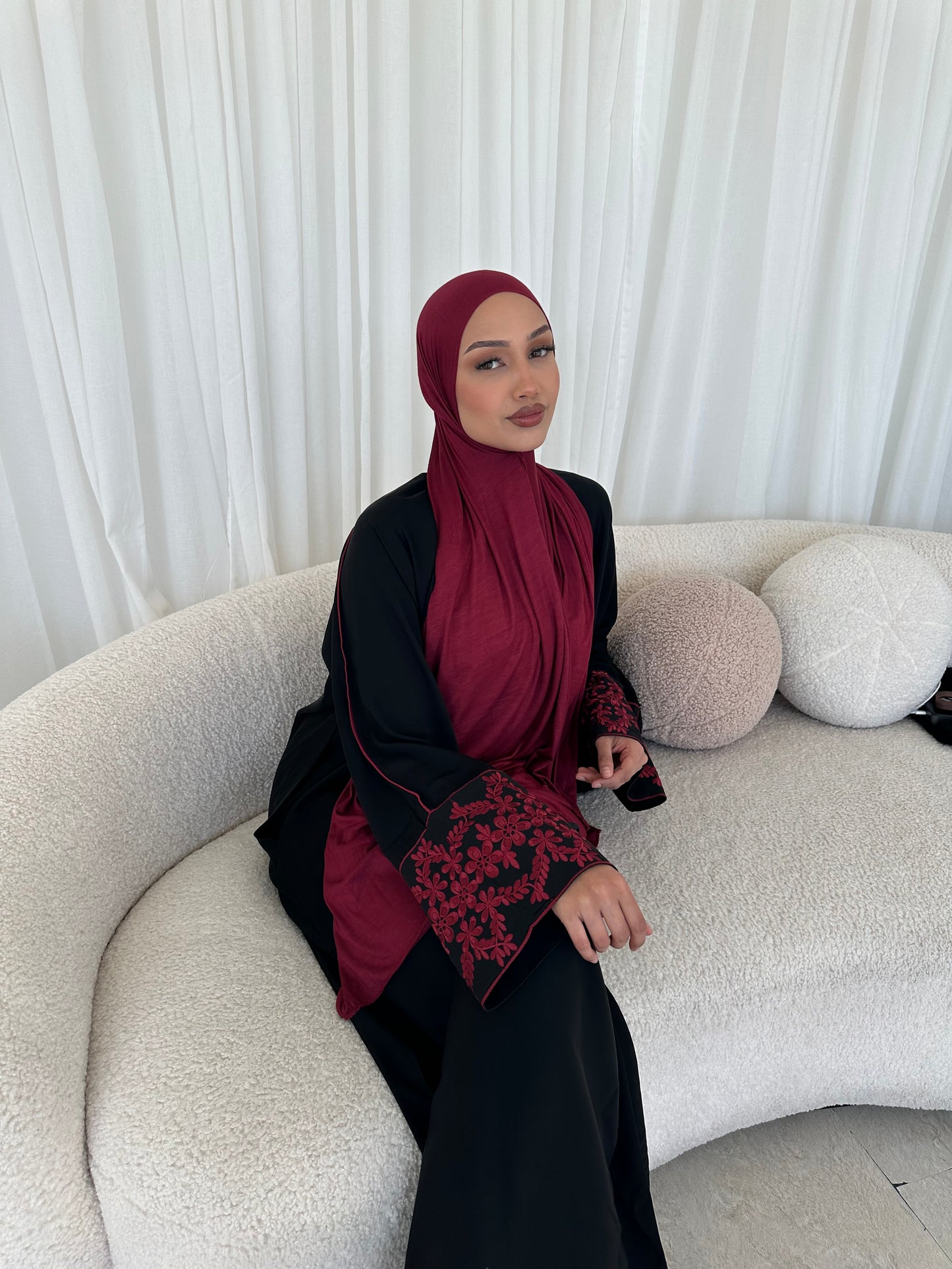 Mina black closed nida abaya