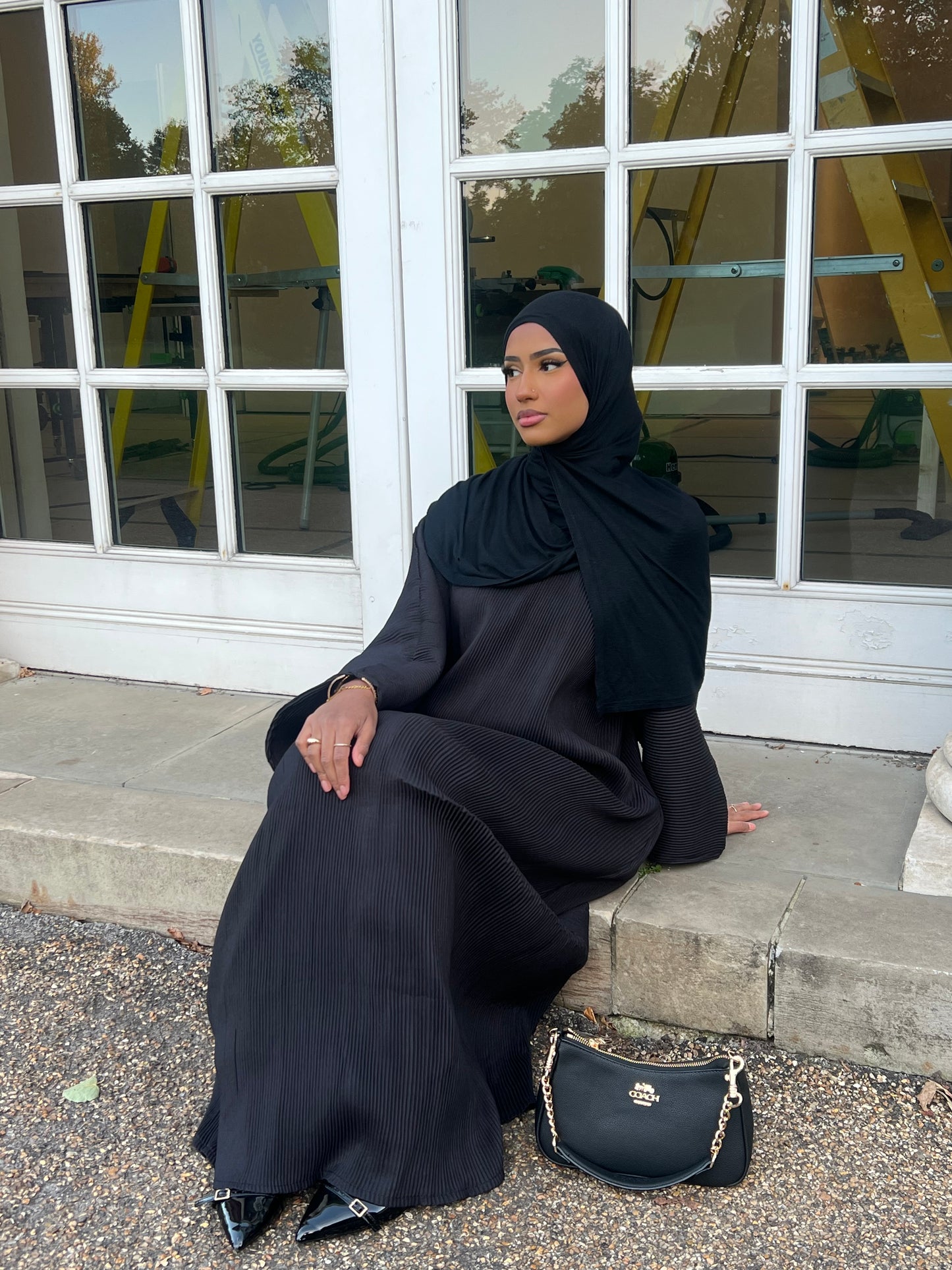 Ribbed closed autumn abaya