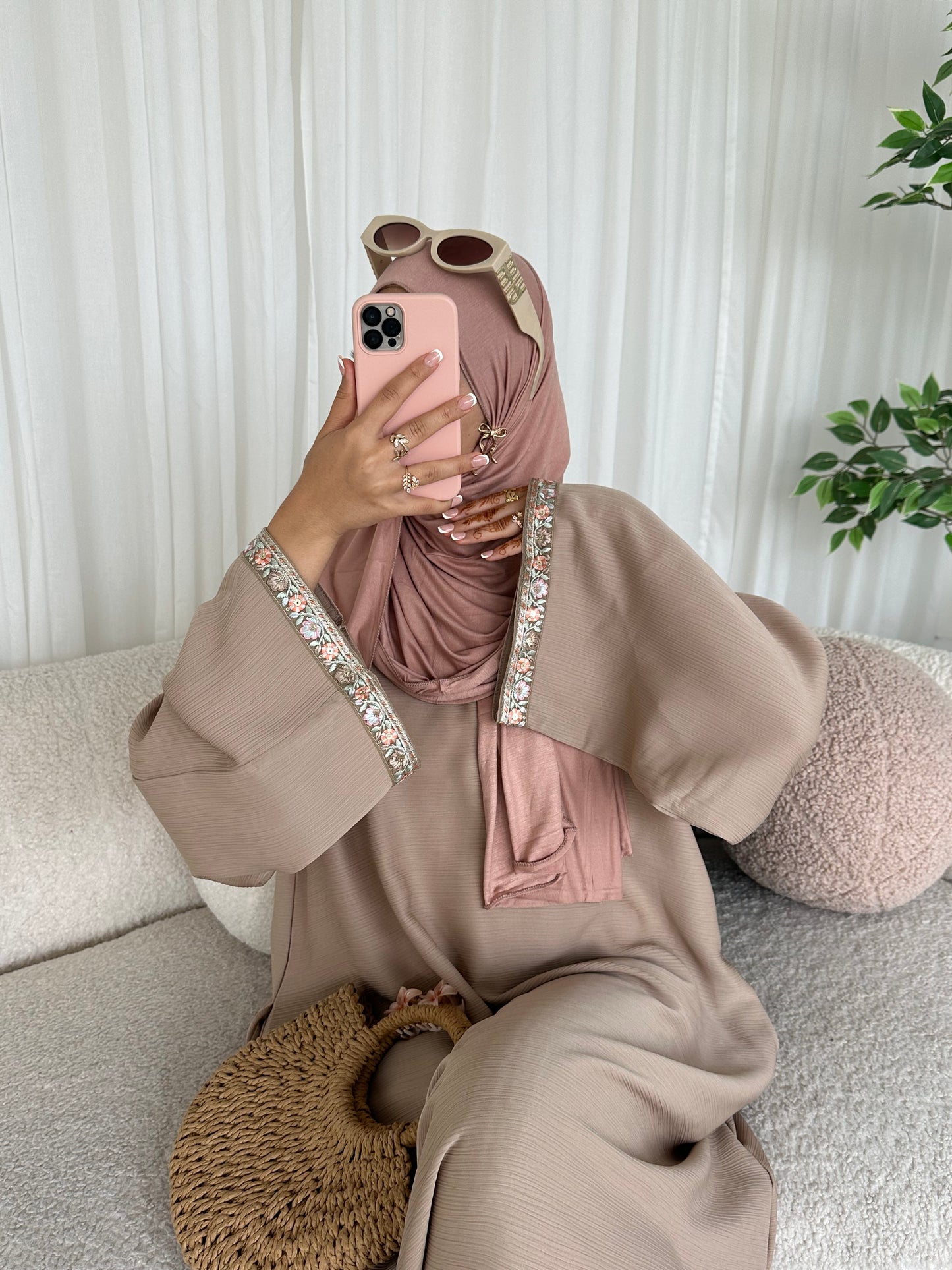 Goldar floral lace closed zoom abaya