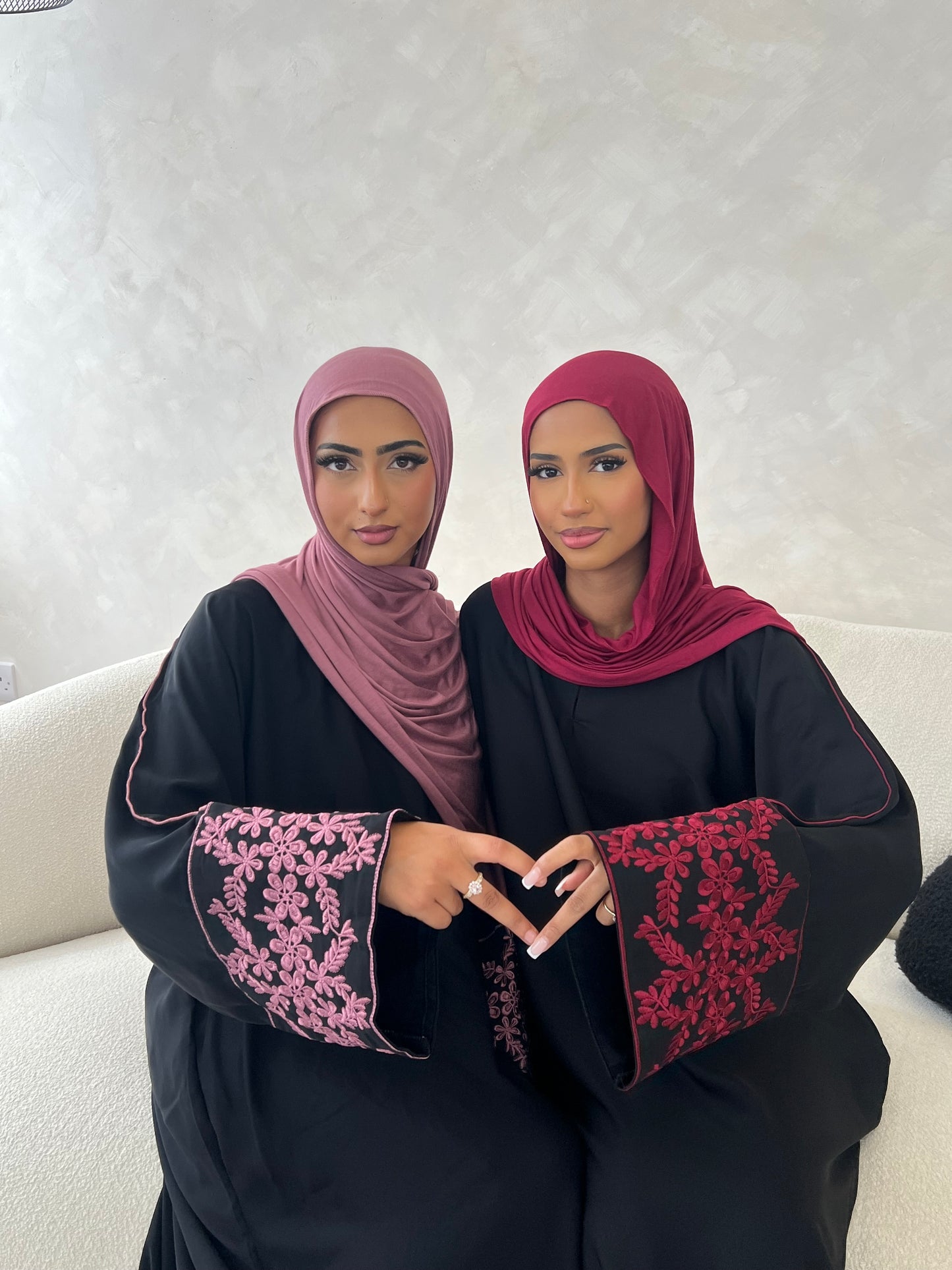 Mina black closed nida abaya