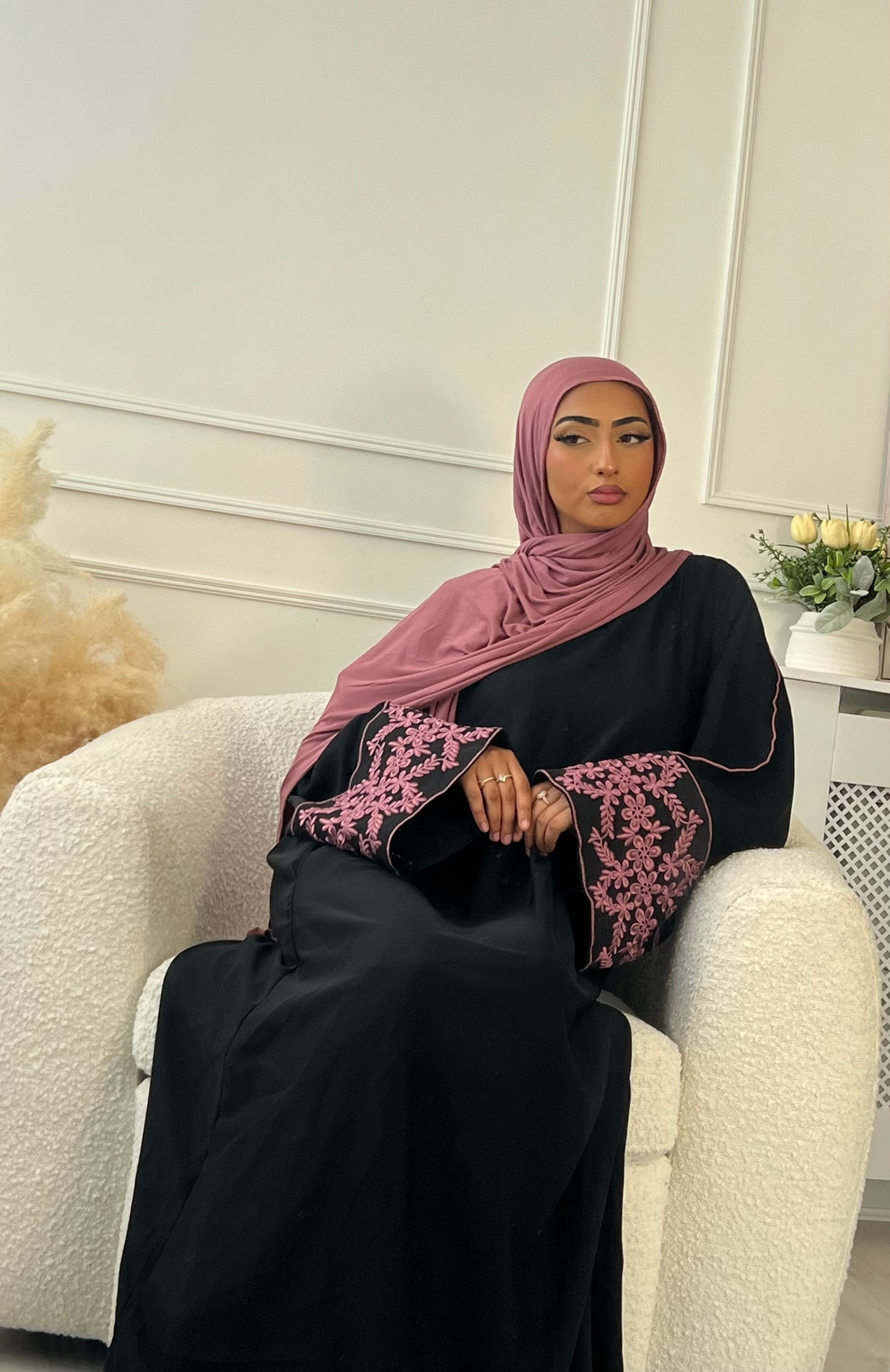 Mina black closed nida abaya