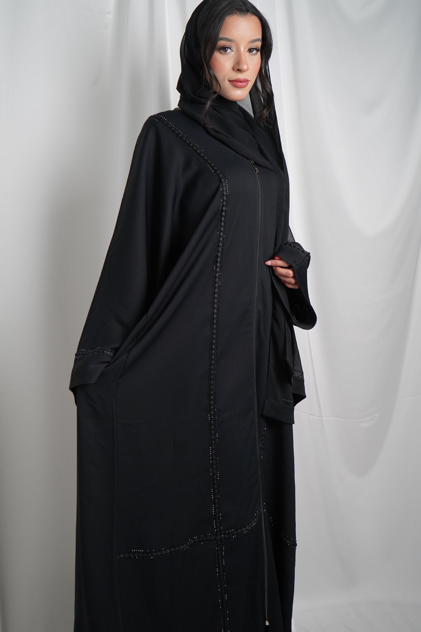 Reem Pom Pom zip abaya