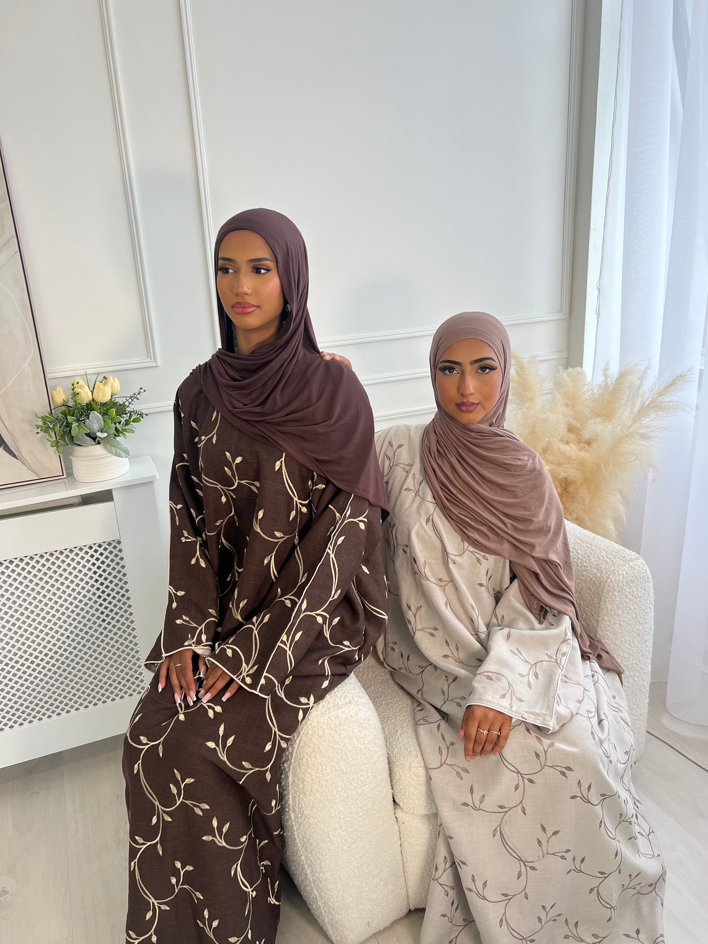Hafsa Linen leaf embroidery closed abaya