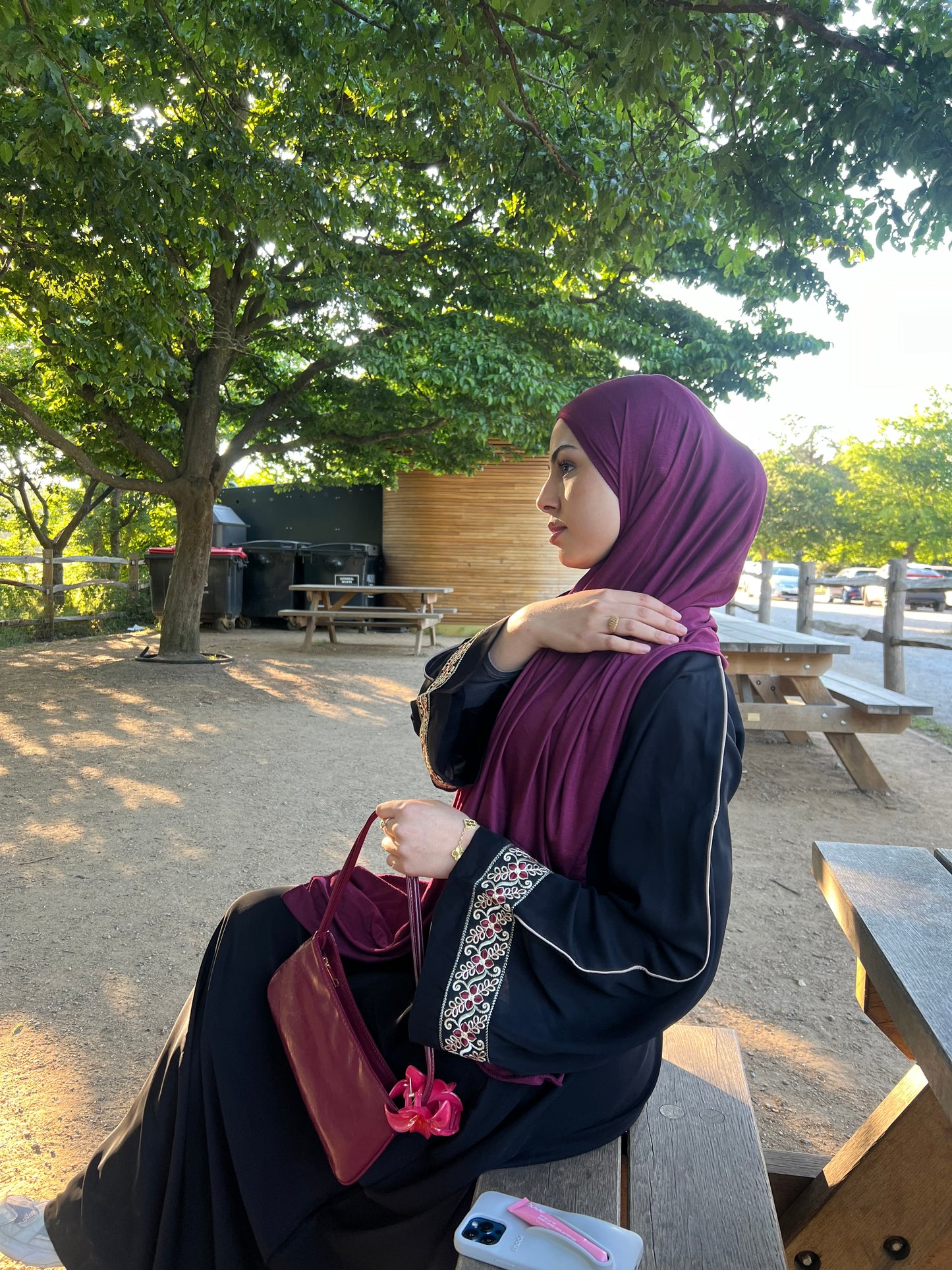 Haniya black closed nida abaya