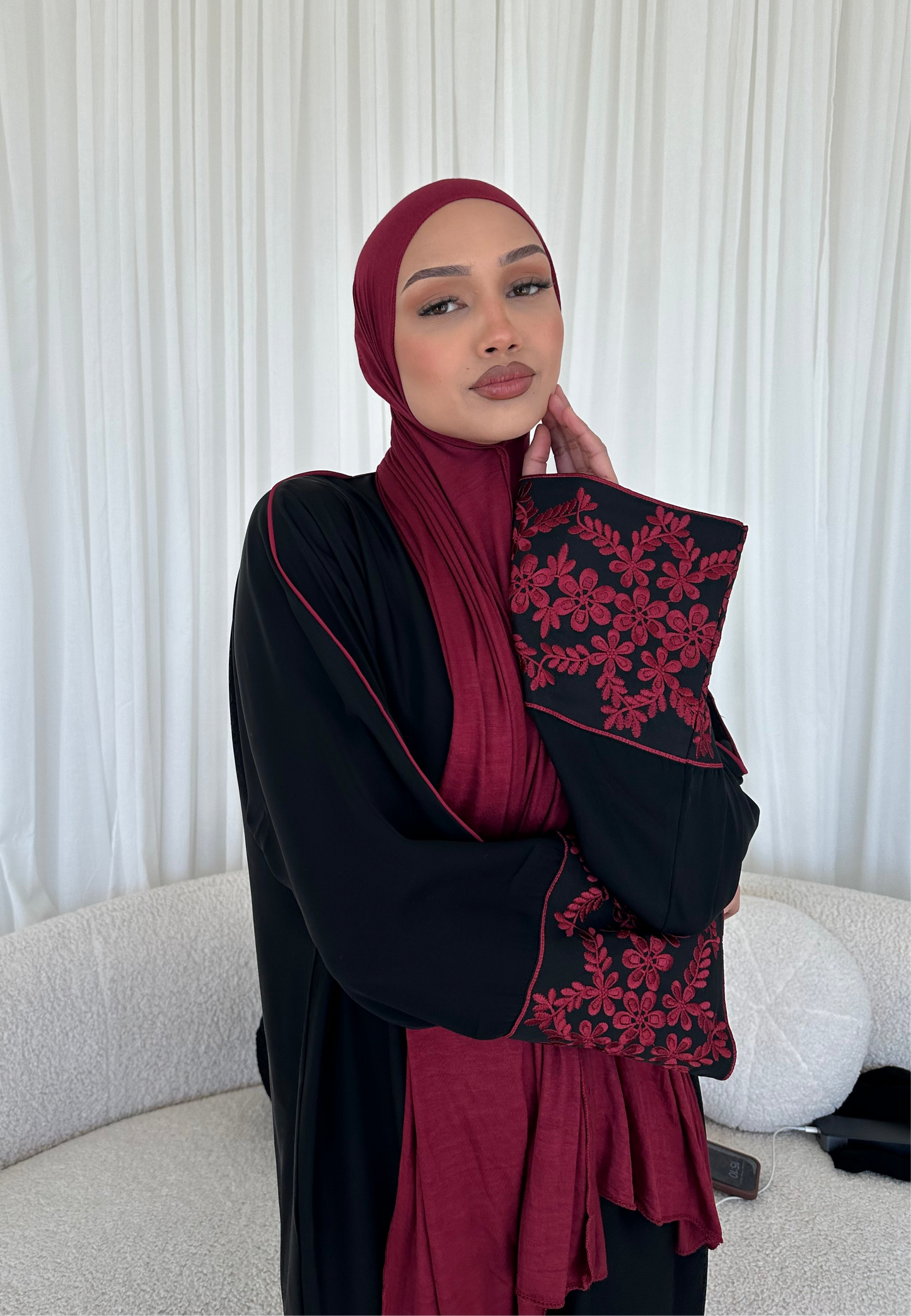 Mina black closed nida abaya