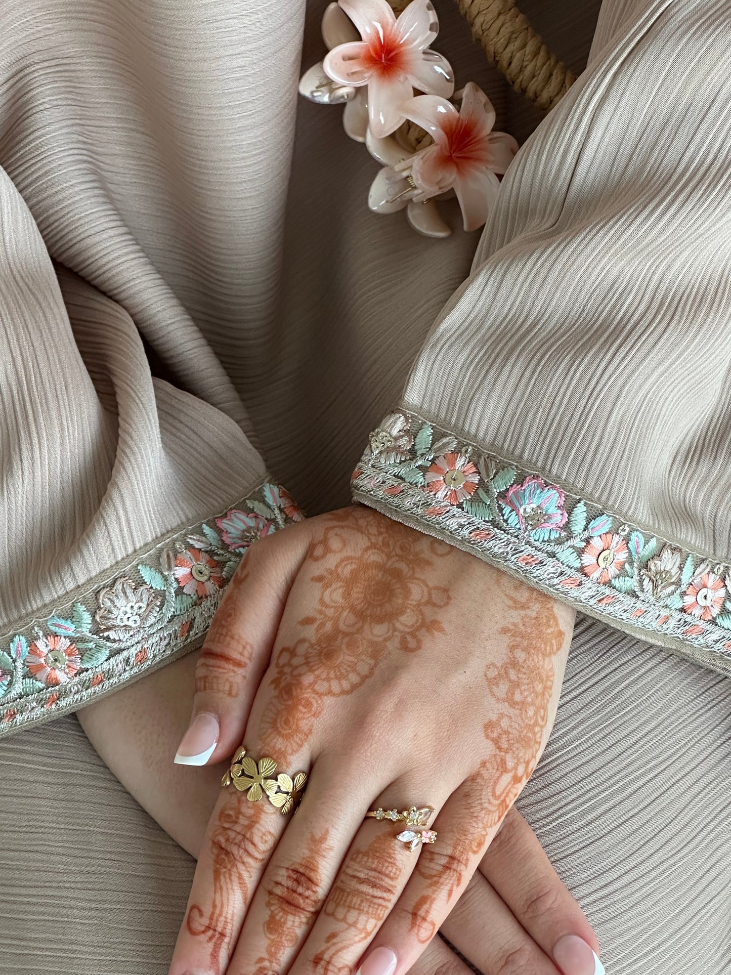 Goldar floral lace closed zoom abaya