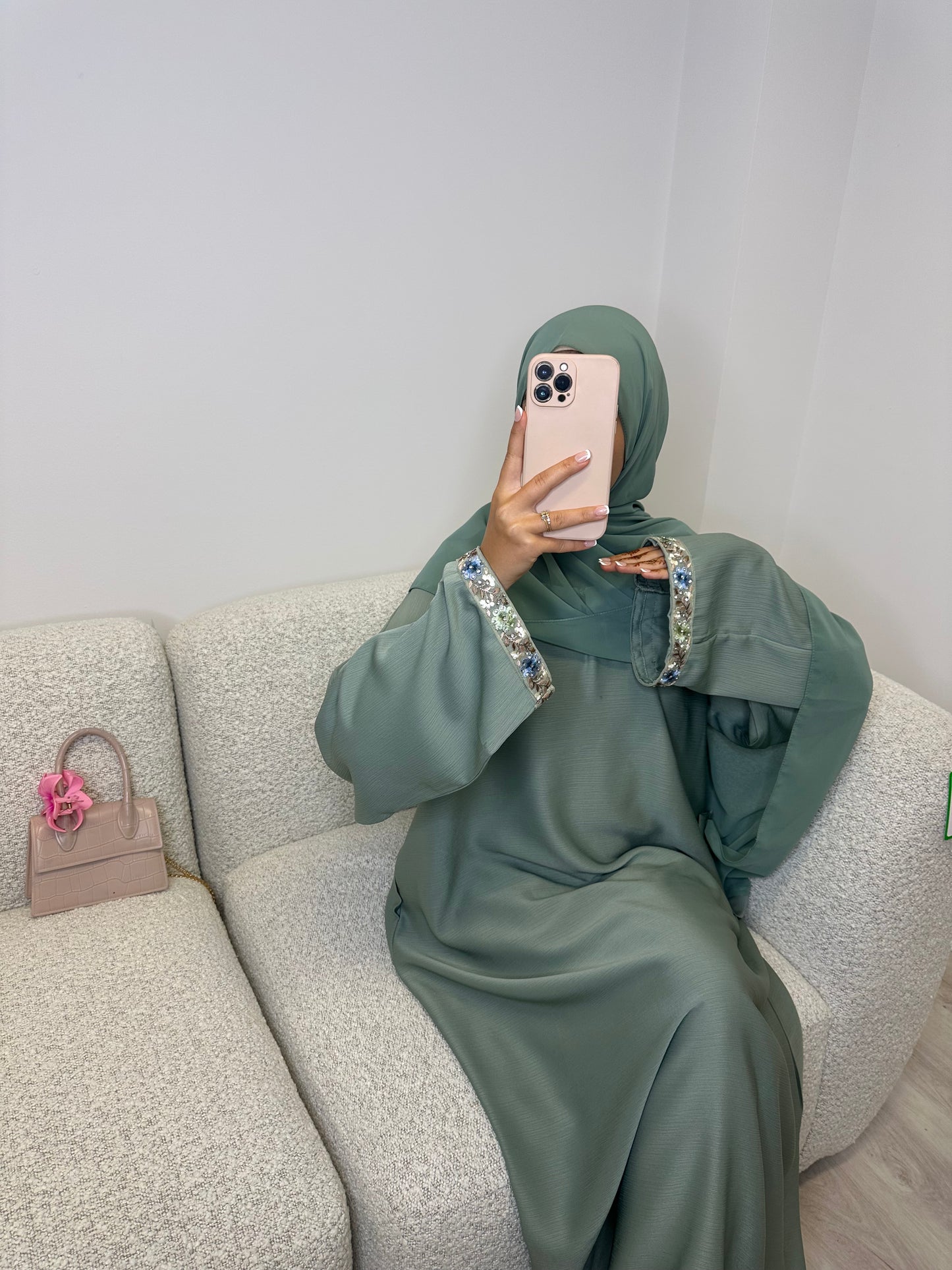 Goldar 2.0 floral lace gem closed zoom abaya