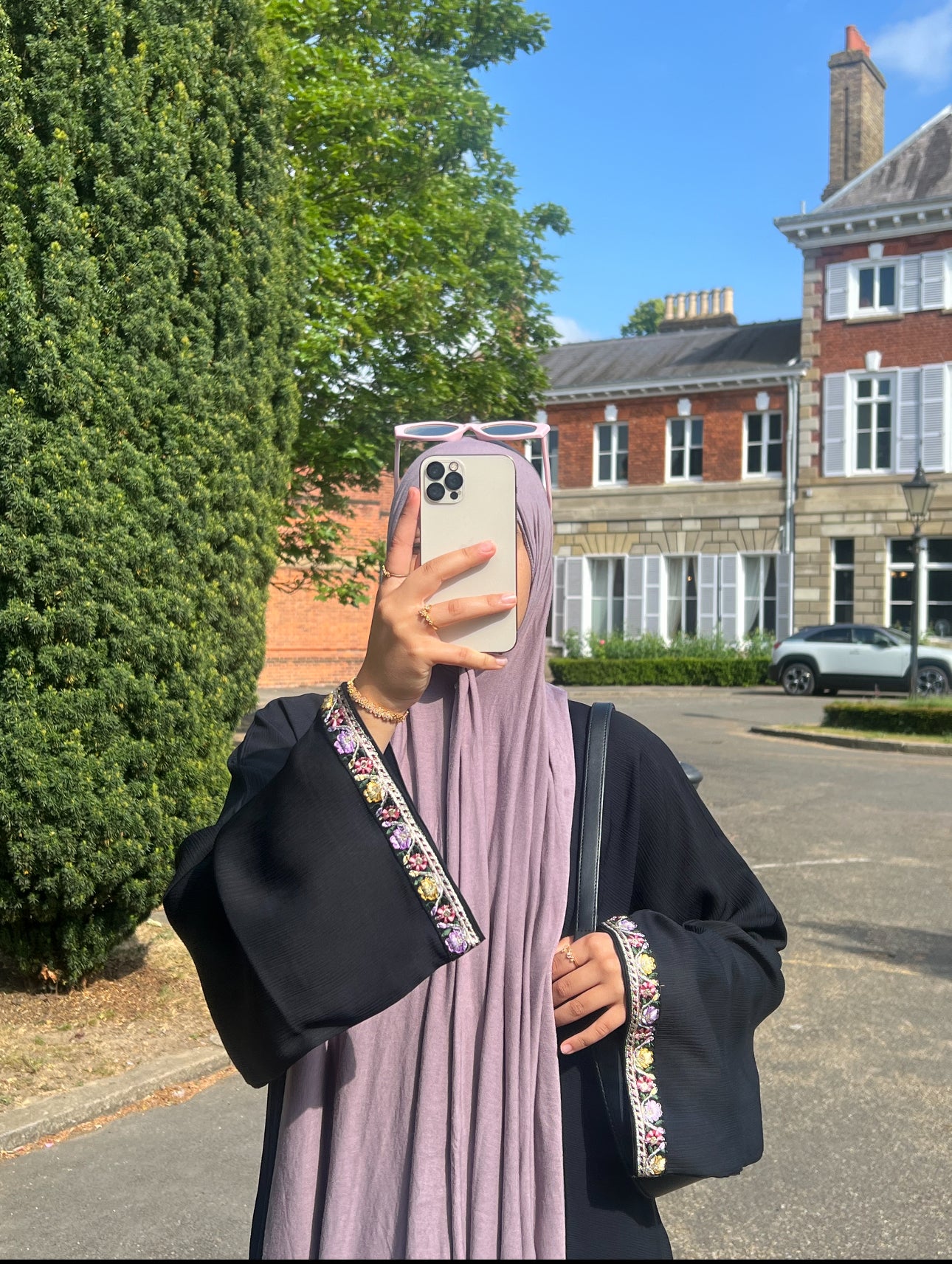 Goldar floral lace closed zoom abaya