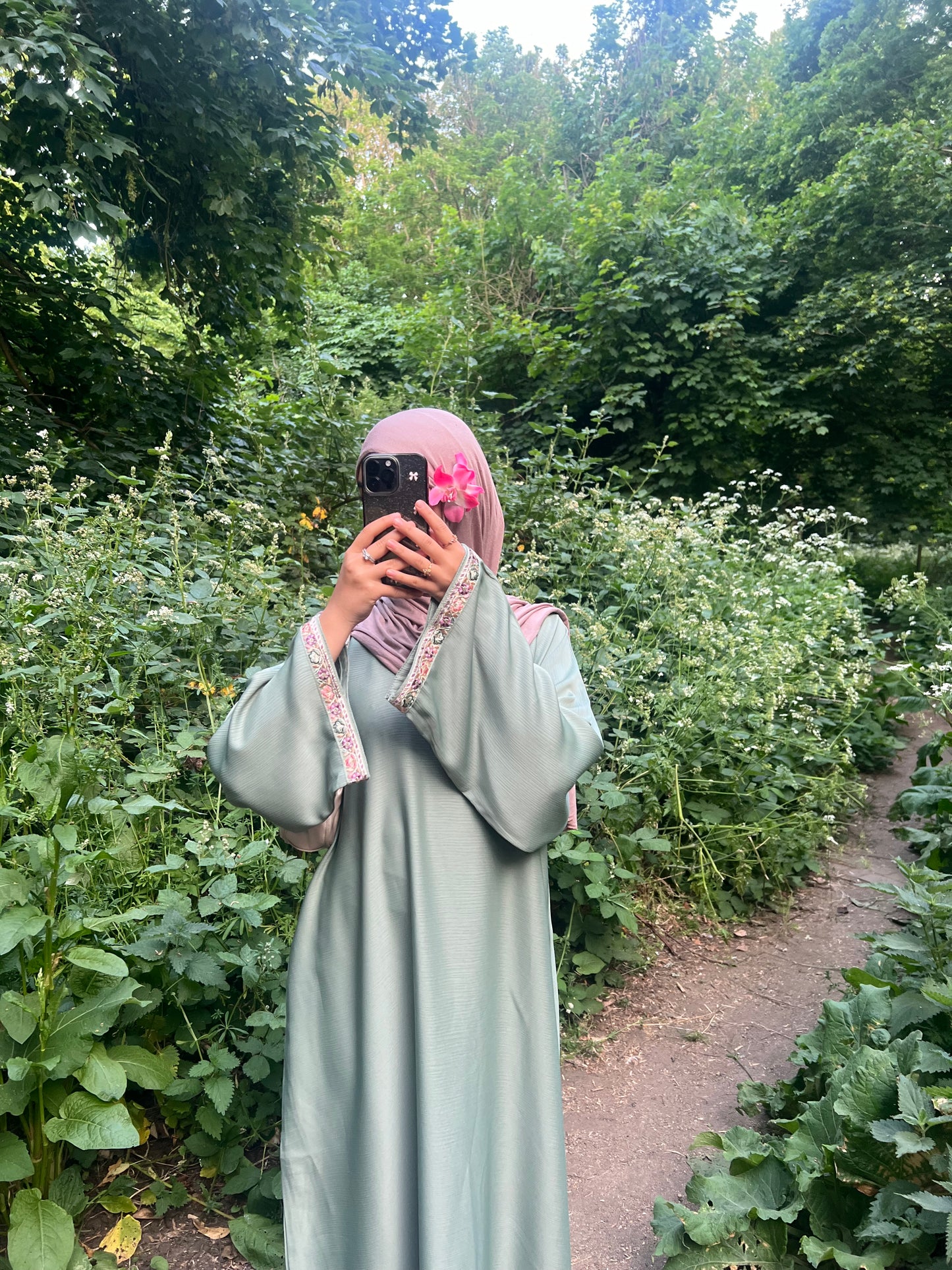 Goldar floral lace closed zoom abaya