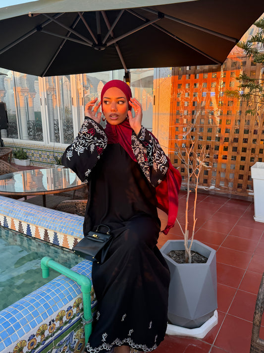 Selma closed embroidery abaya