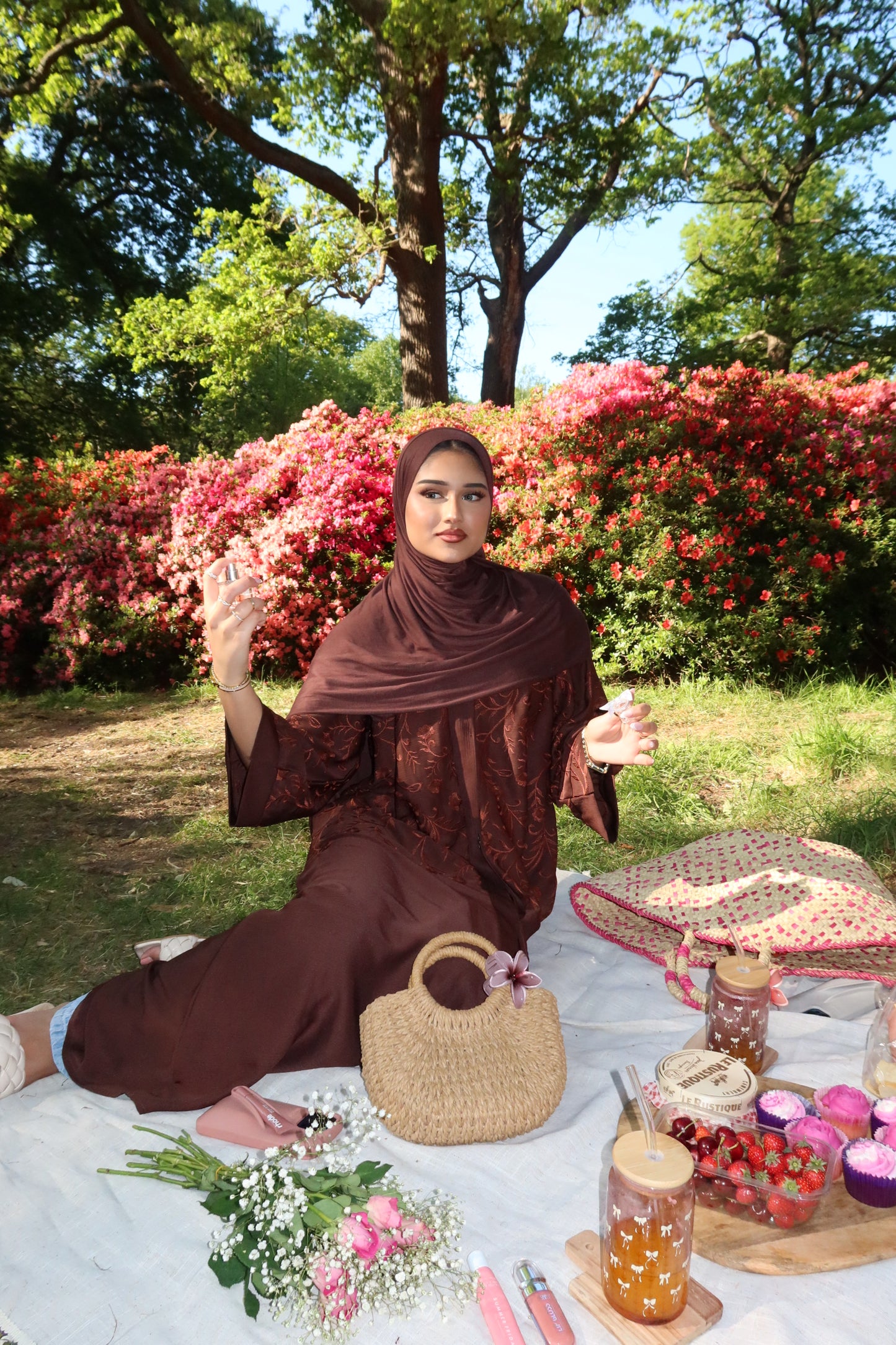 Anaaqa embroidery buttoned abaya
