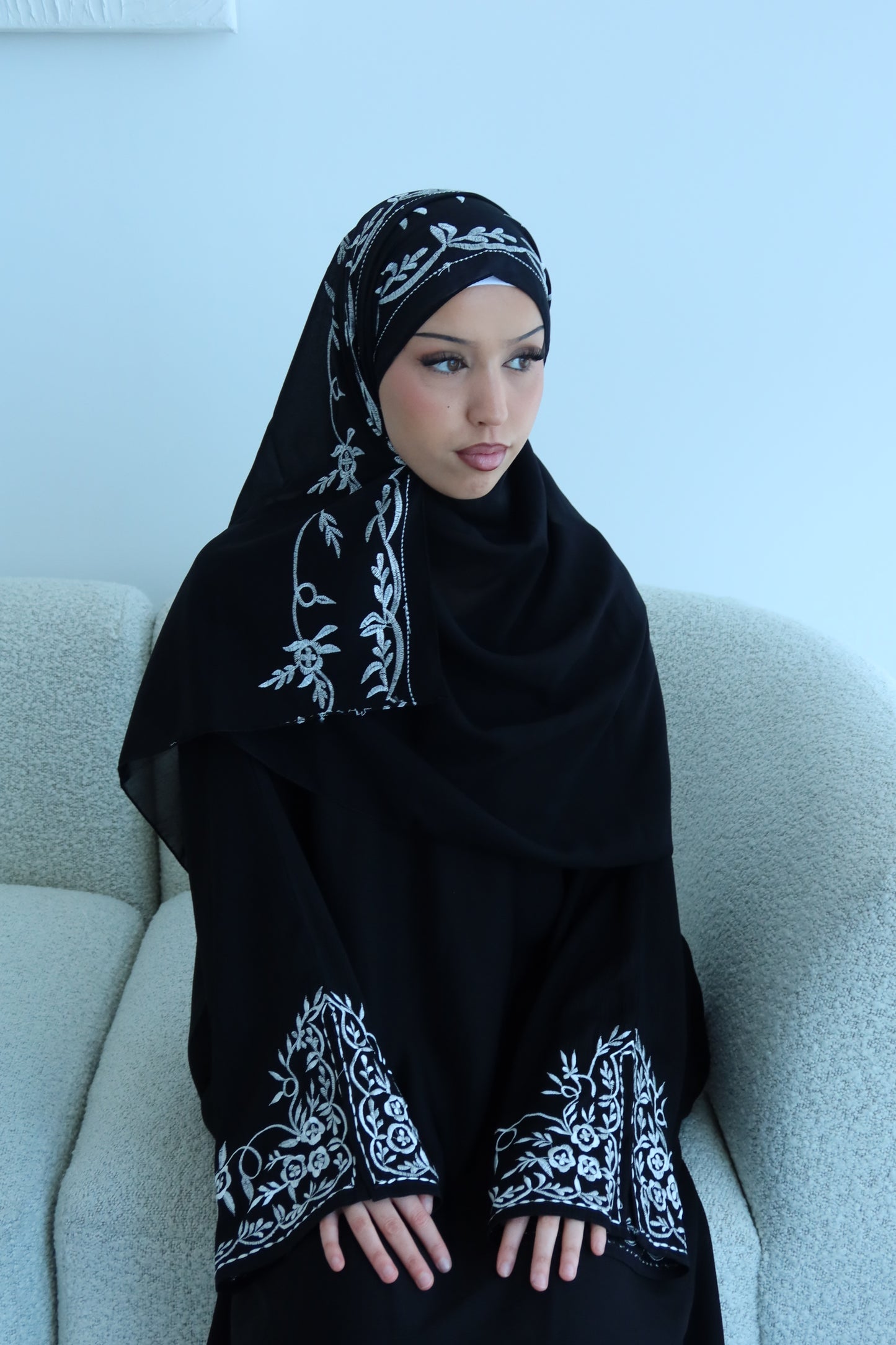 Zahia black closed abaya with embroidery