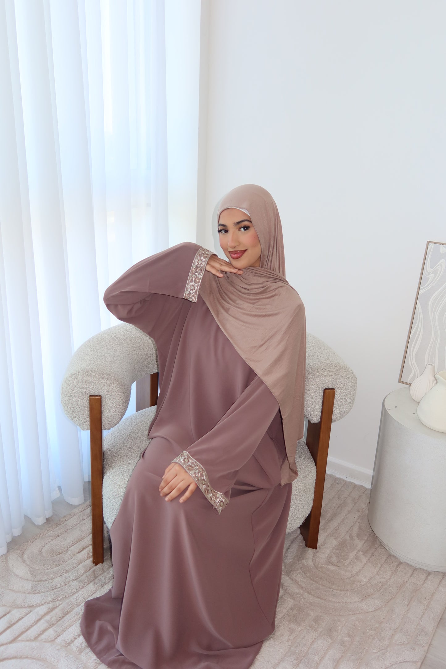 Hidaya 2.0 lace closed abaya