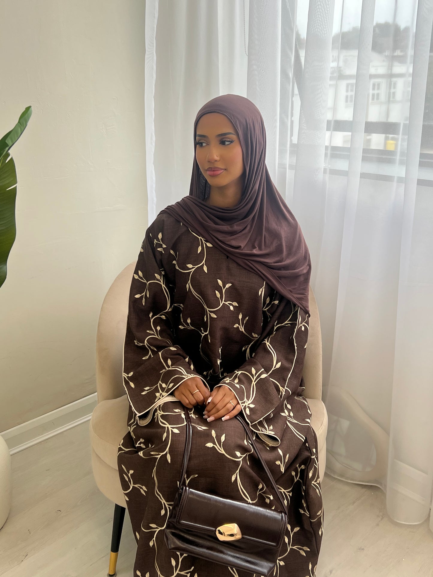 Hafsa Linen leaf embroidery closed abaya