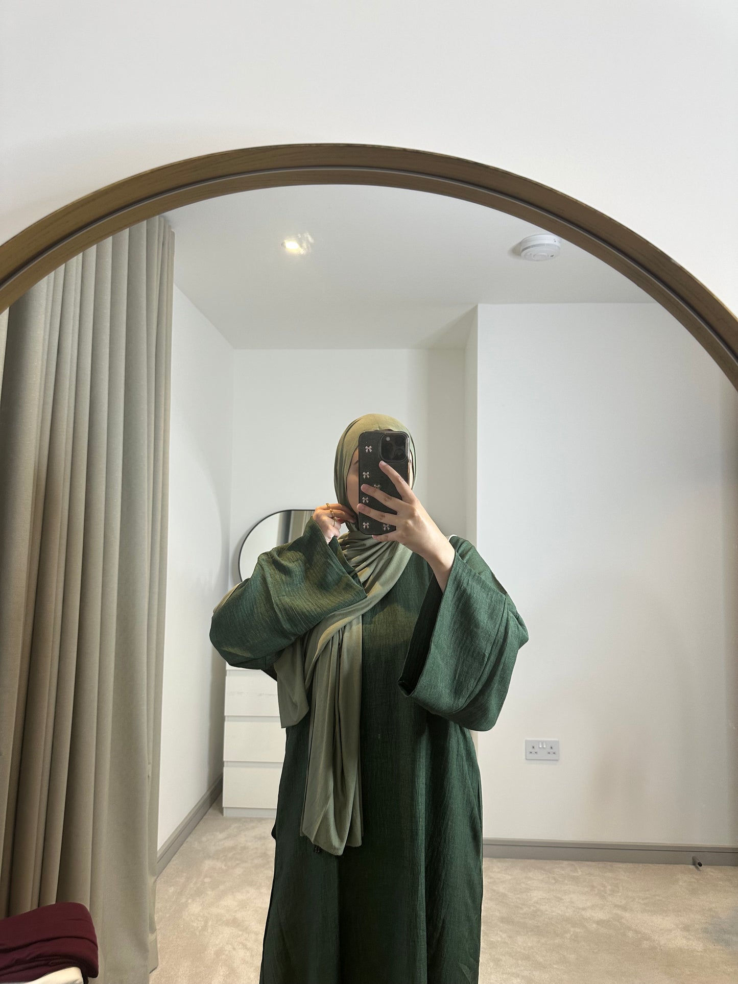 ESSENTIAL soft linen closed abaya