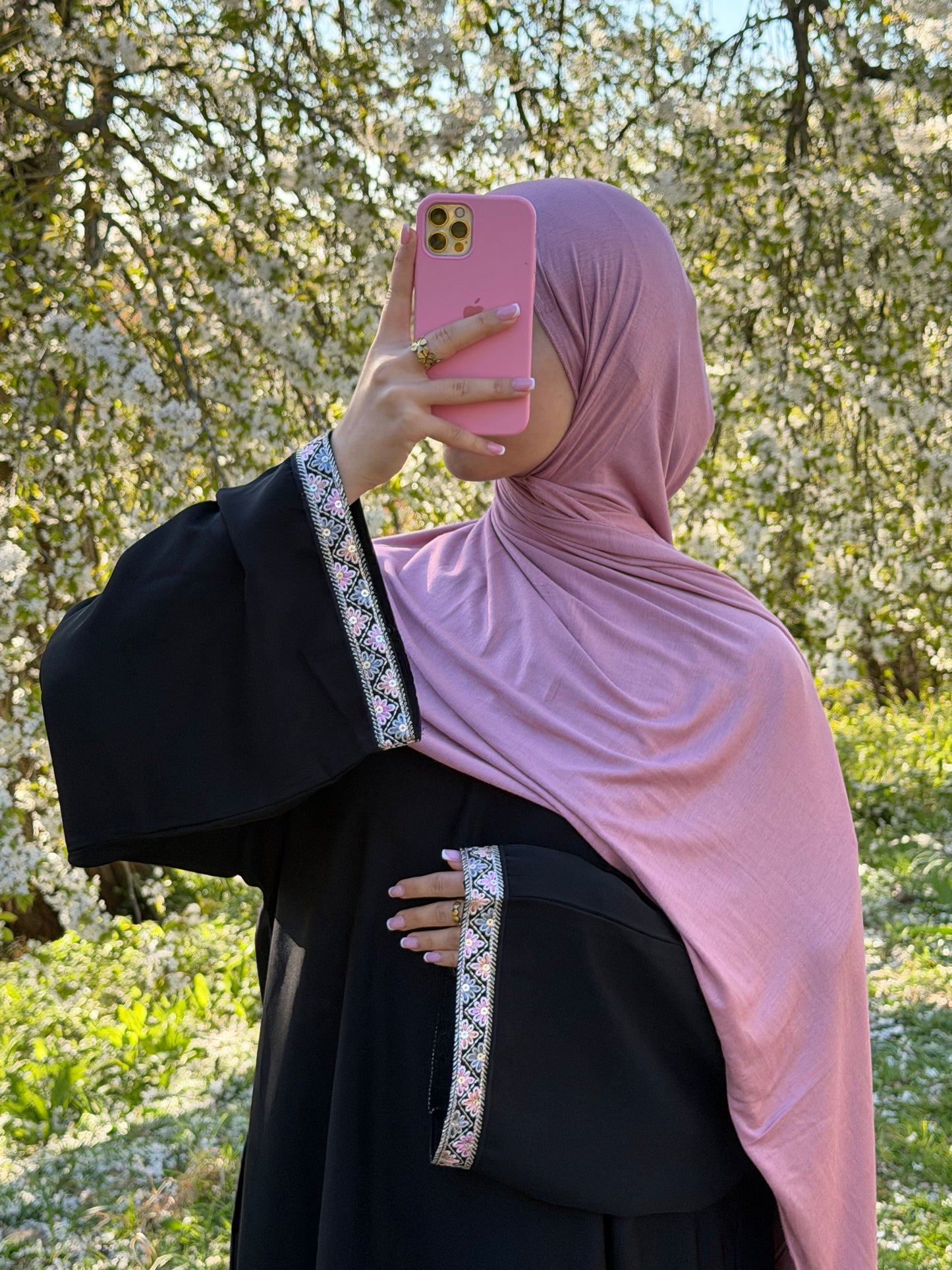 CLEARANCE- Hina closed lace abaya