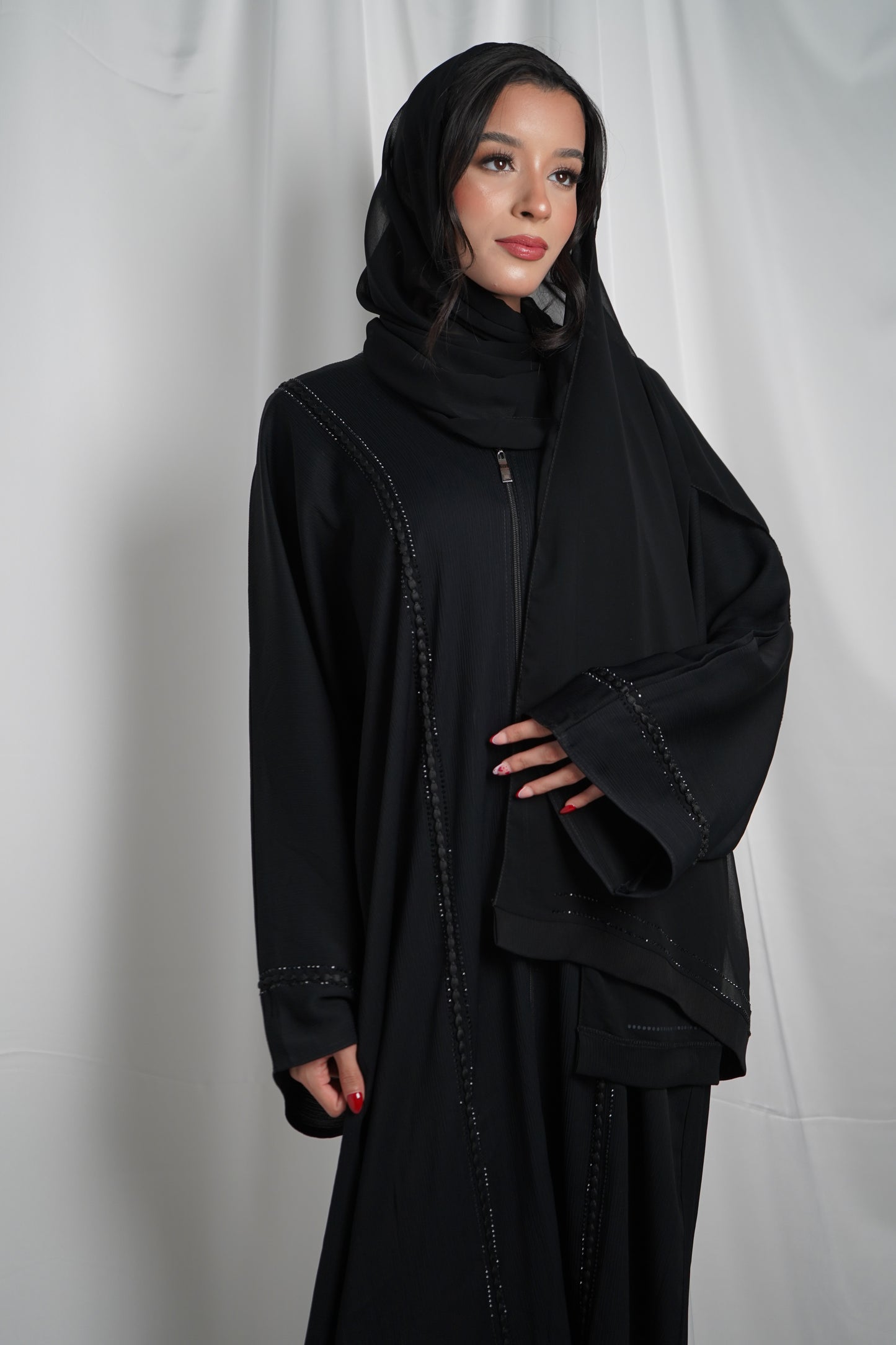 Reem Pom Pom zip abaya