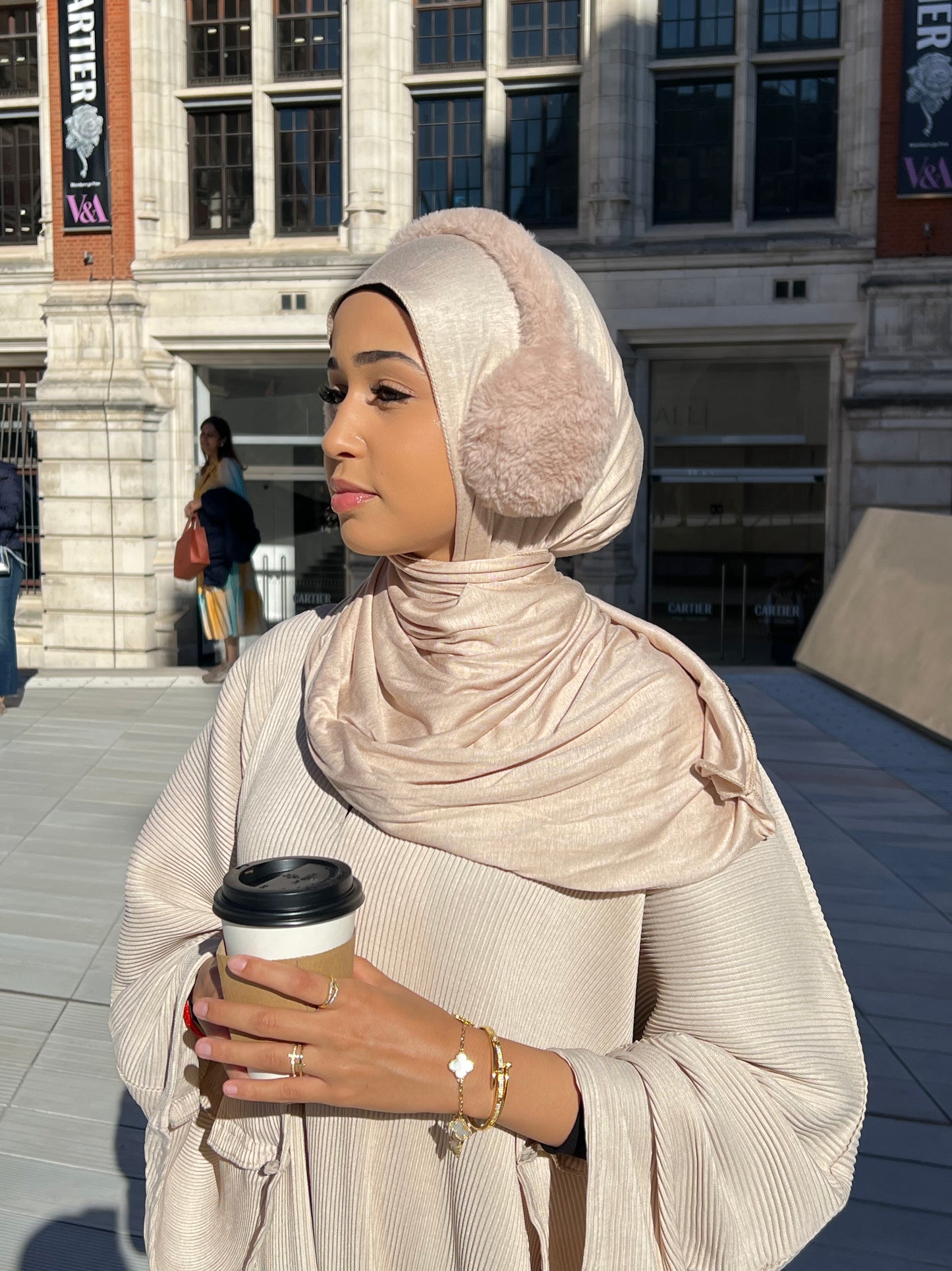 Ribbed closed autumn abaya