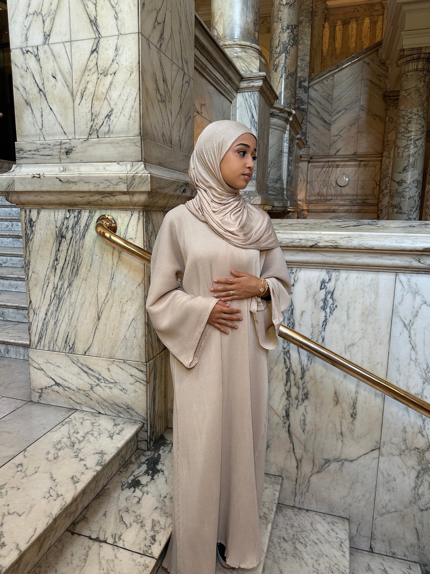 Ribbed closed autumn abaya