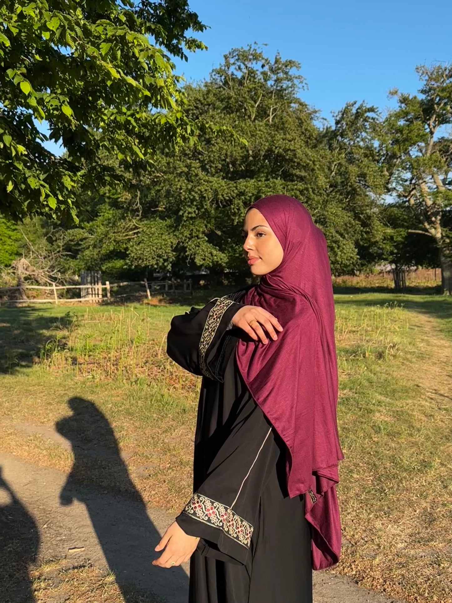 Haniya black closed nida abaya