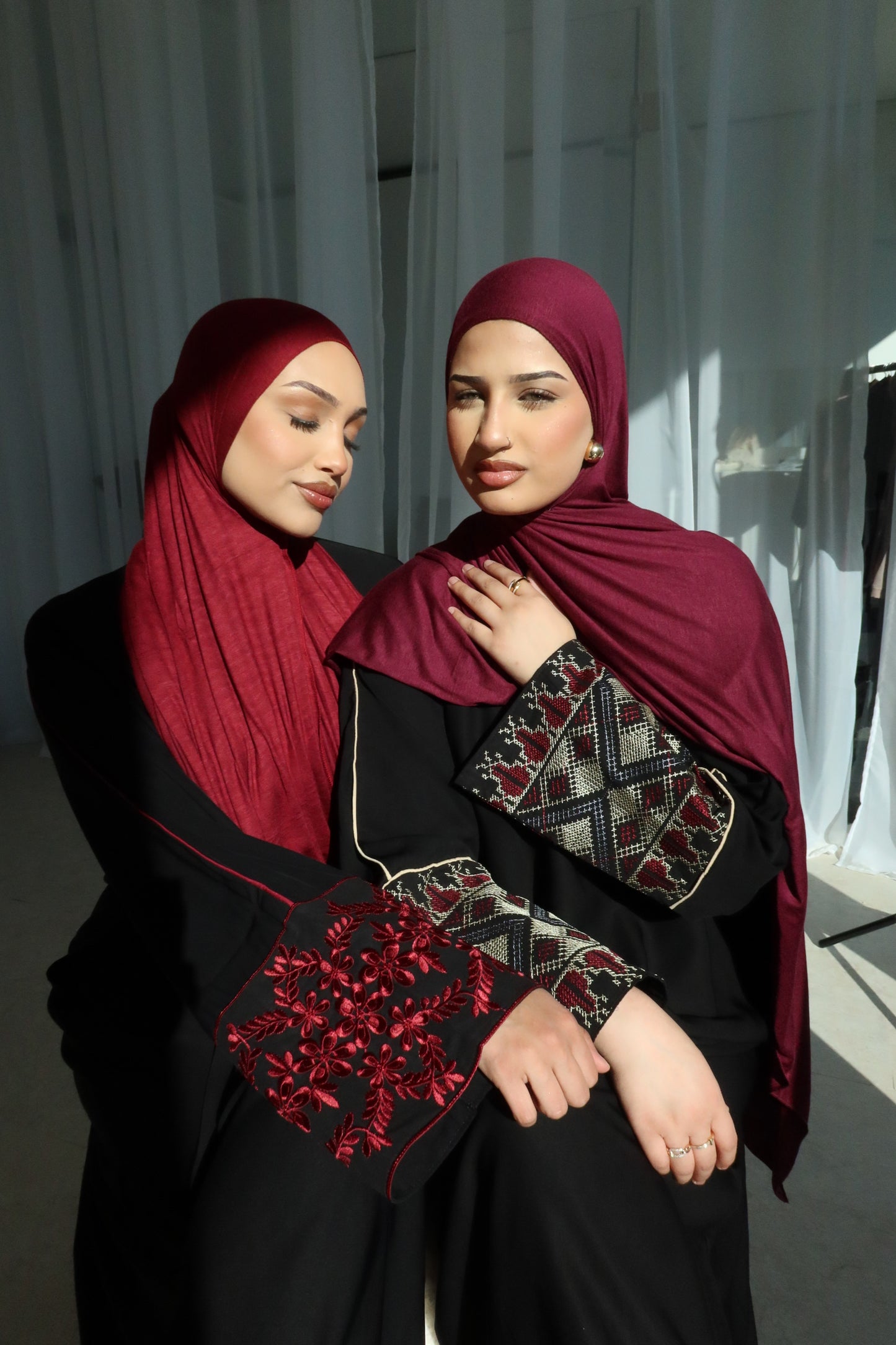 Mina black closed nida abaya