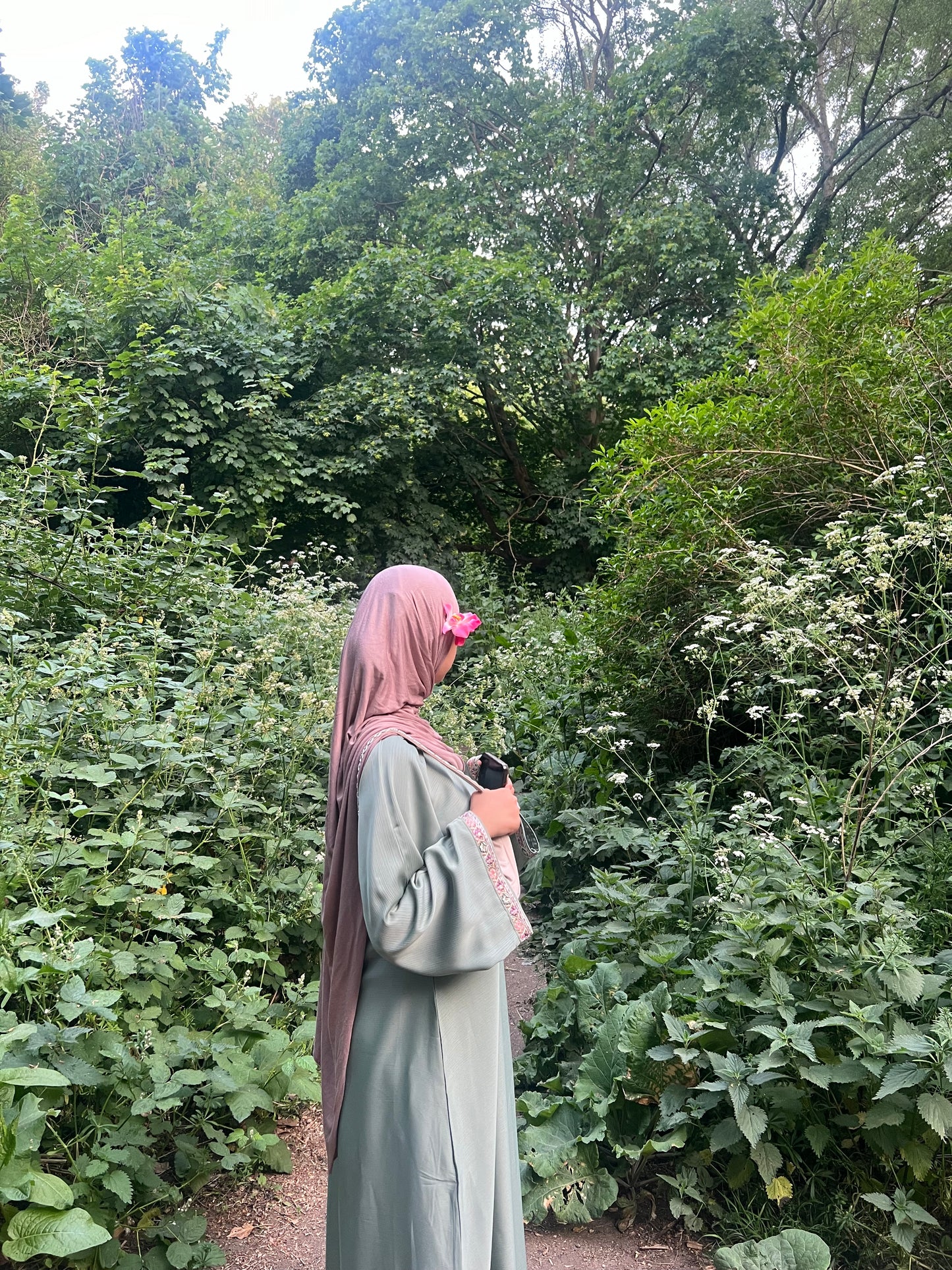 Goldar floral lace closed zoom abaya
