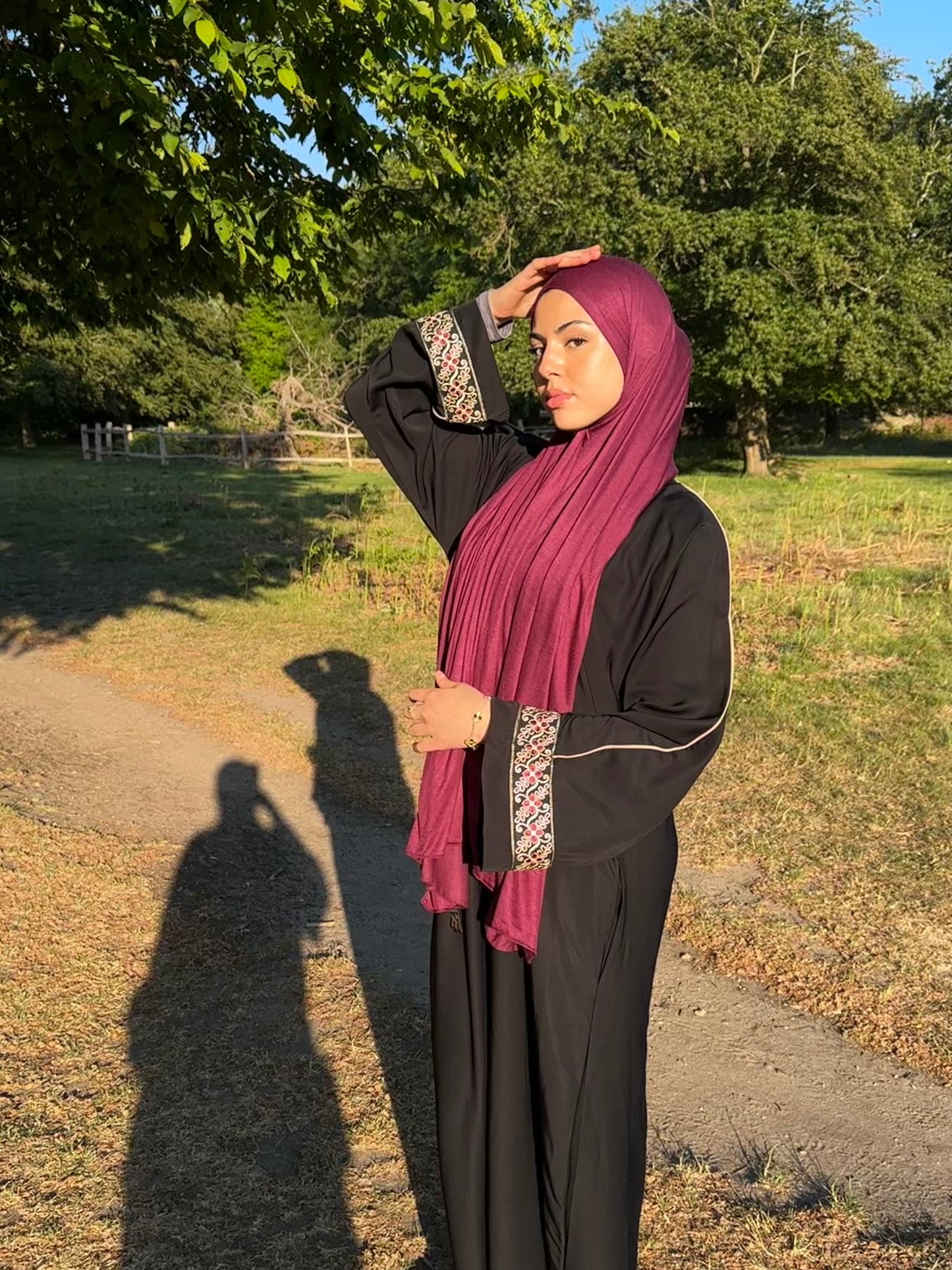 Haniya black closed nida abaya