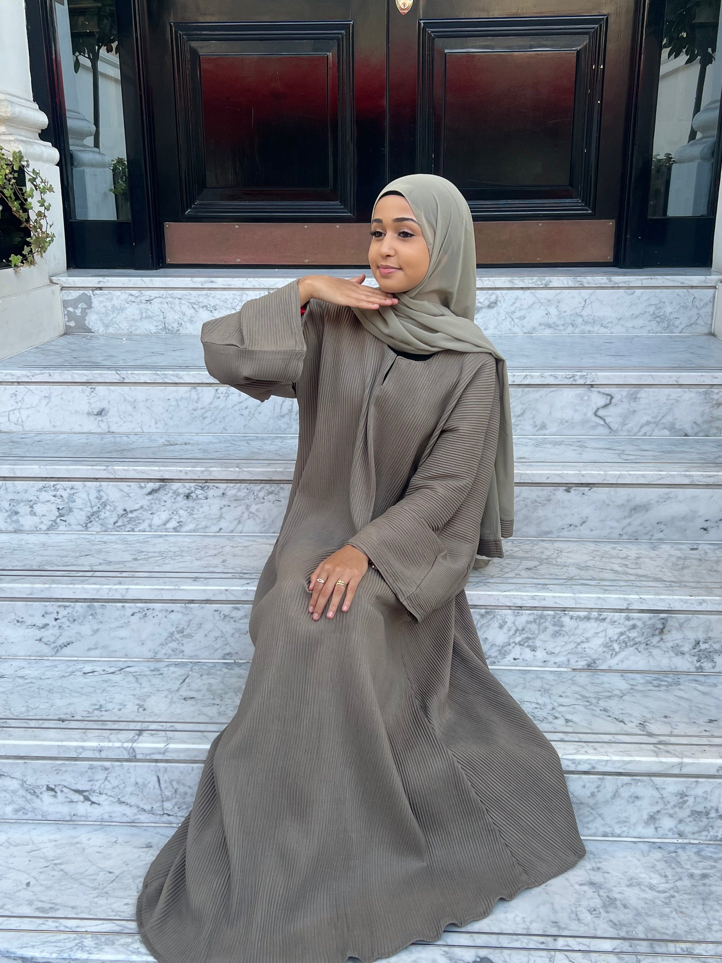 Ribbed closed autumn abaya