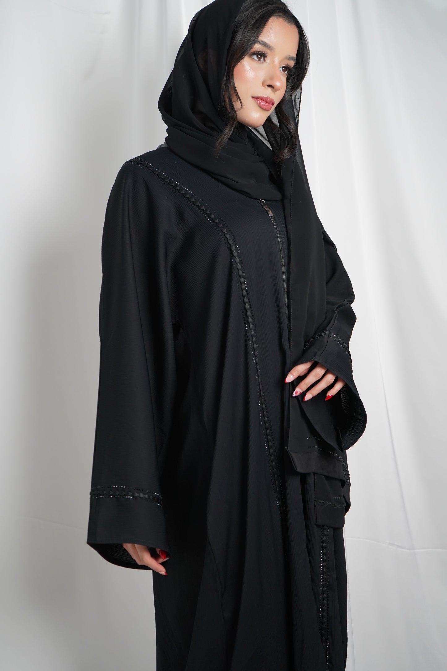Reem Pom Pom zip abaya