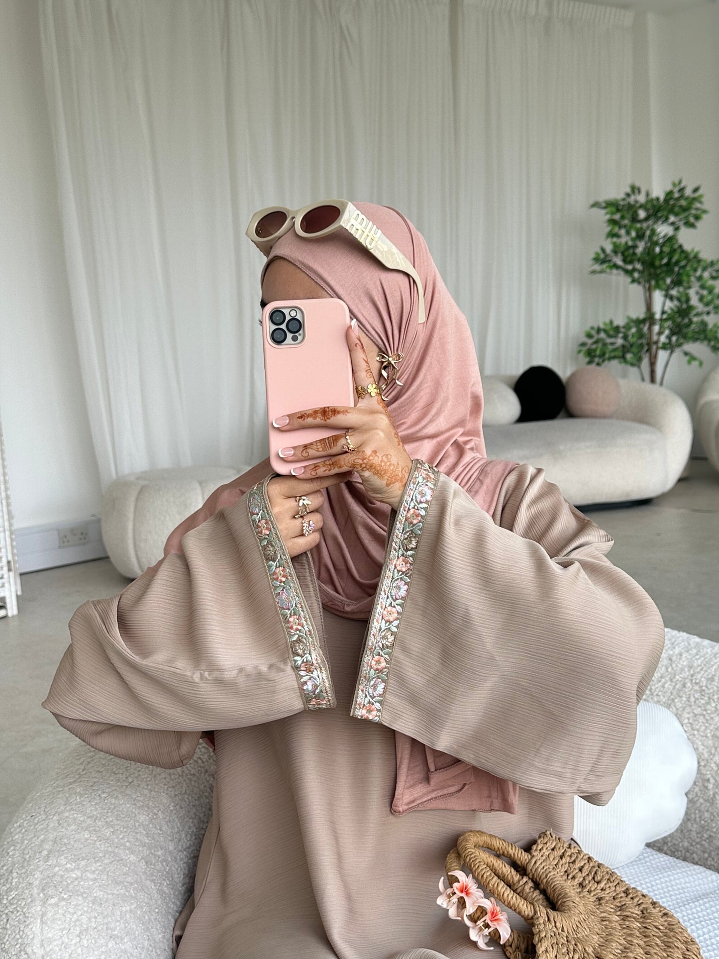 Goldar floral lace closed zoom abaya