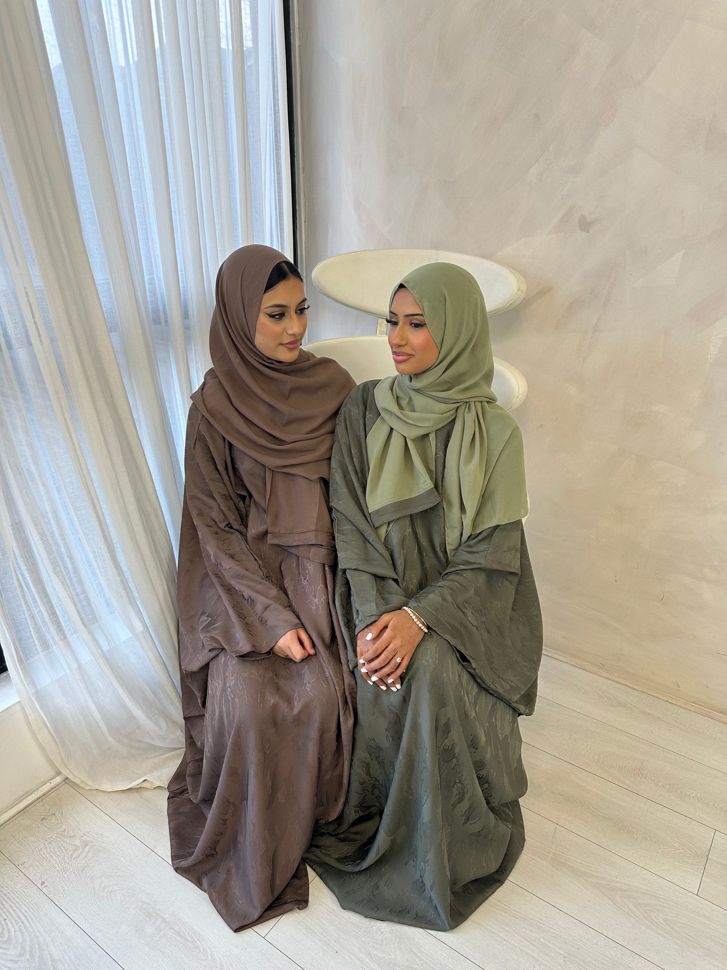 Hira Batwing Printed Abaya with Inner Belt