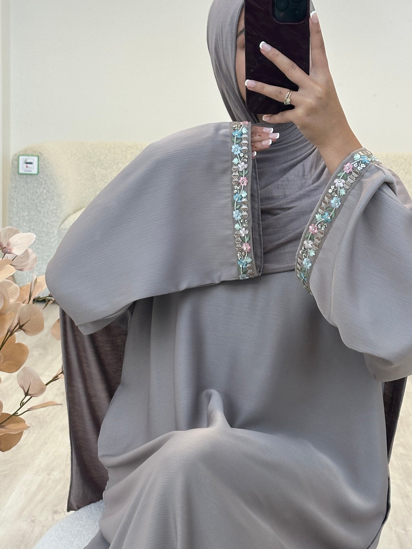 Goldar 2.0 floral lace gem closed zoom abaya