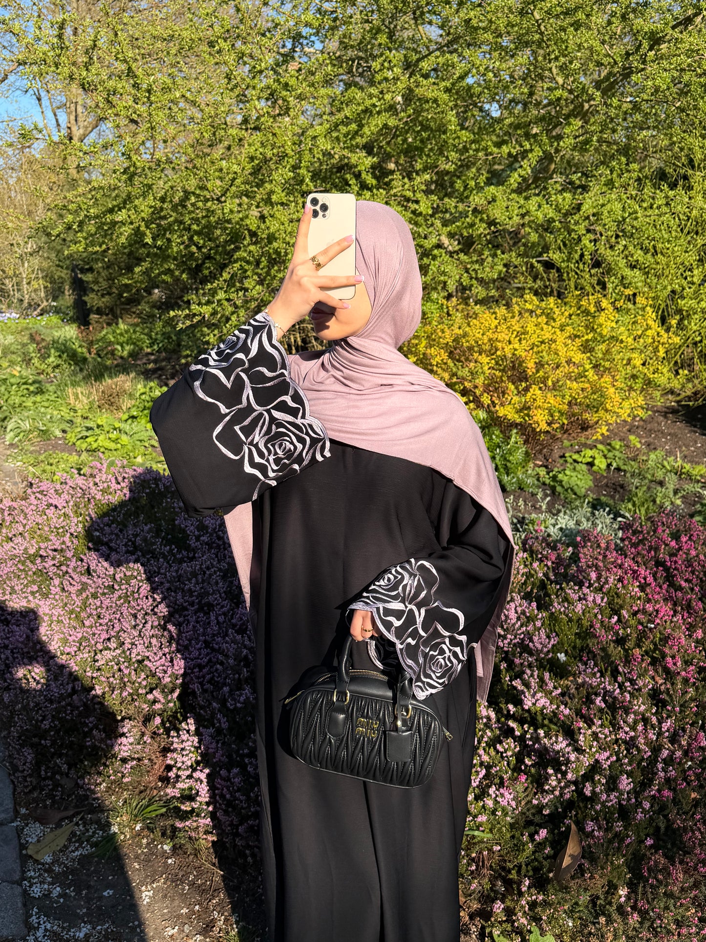 Rose closed abaya