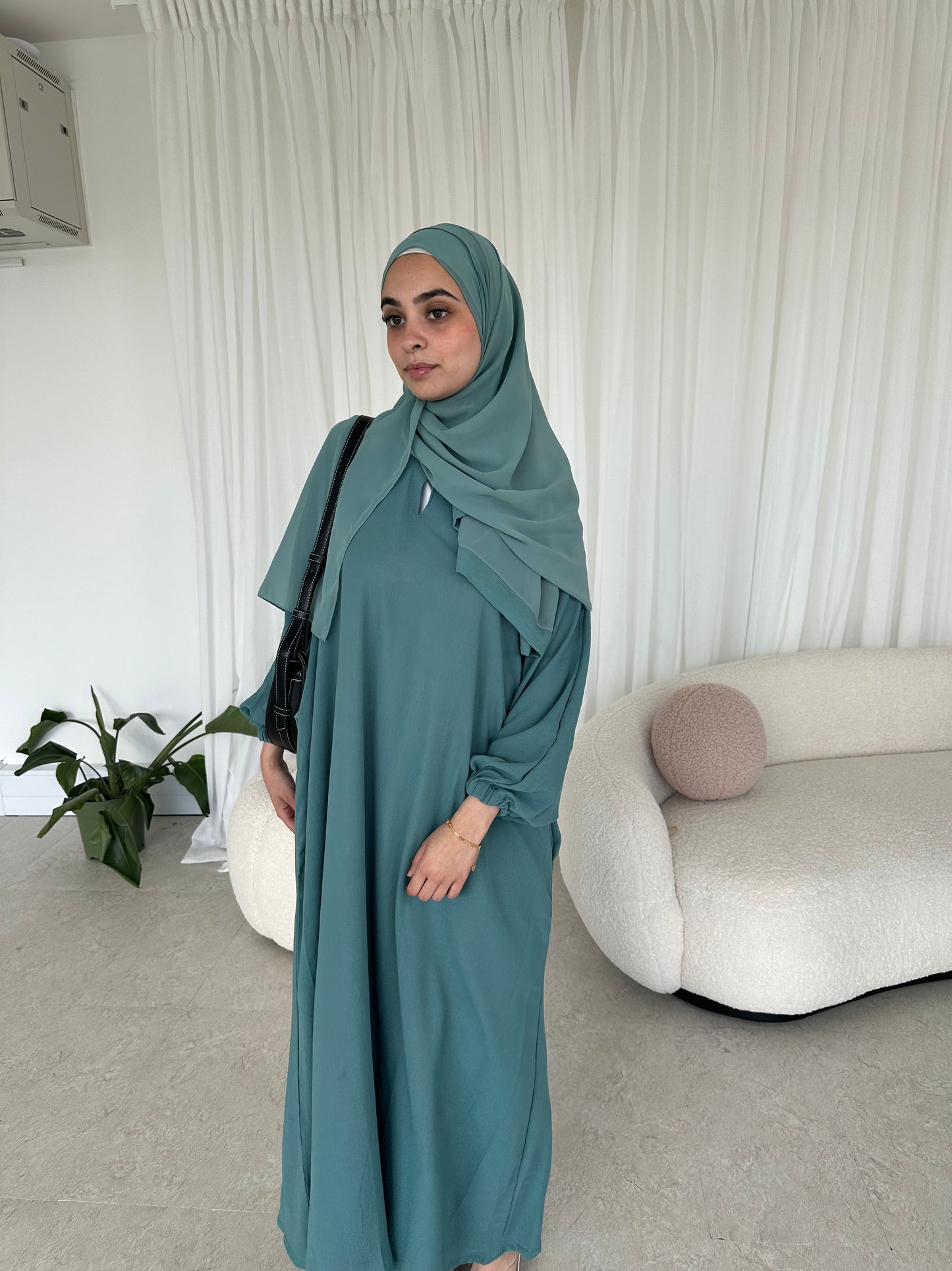 Lamia Cuffed Sleeves Crepe Prayer Abaya with Pockets