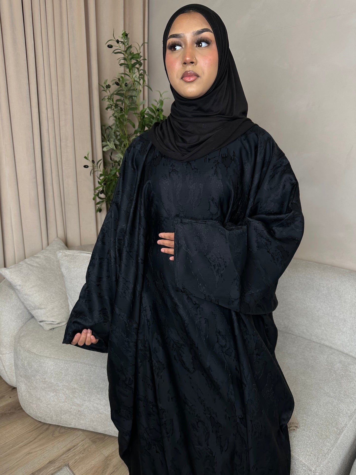 Hira Batwing Printed Abaya with Inner Belt