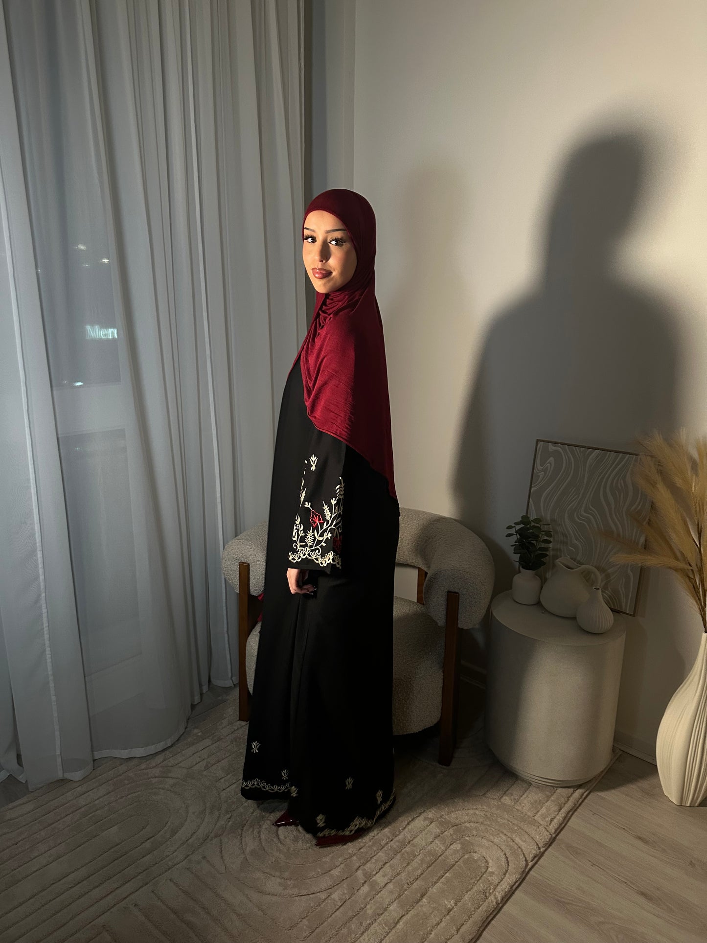 Selma closed embroidery abaya