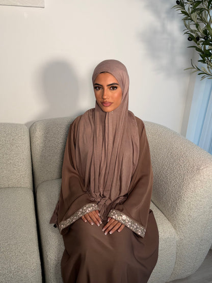 Hiba lace closed abaya