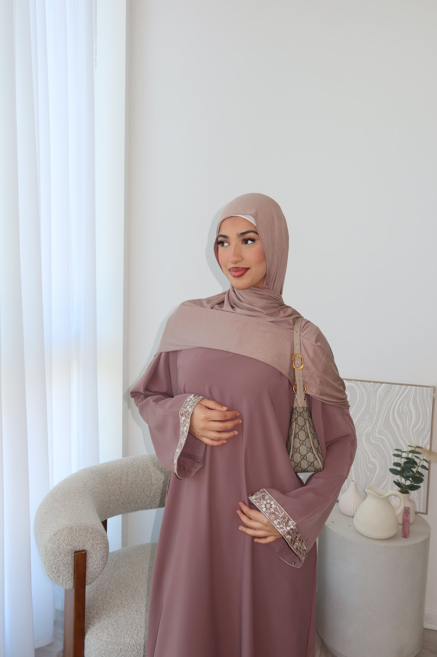 Hidaya 2.0 lace closed abaya