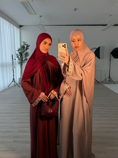 Hiba lace closed abaya