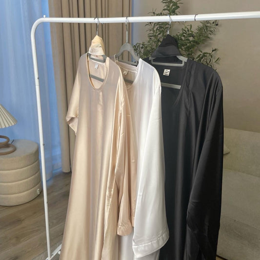 Satin white dress/inner slip size 52 *ex display*