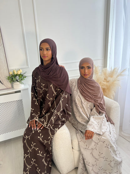 Hafsa Linen leaf embroidery closed abaya
