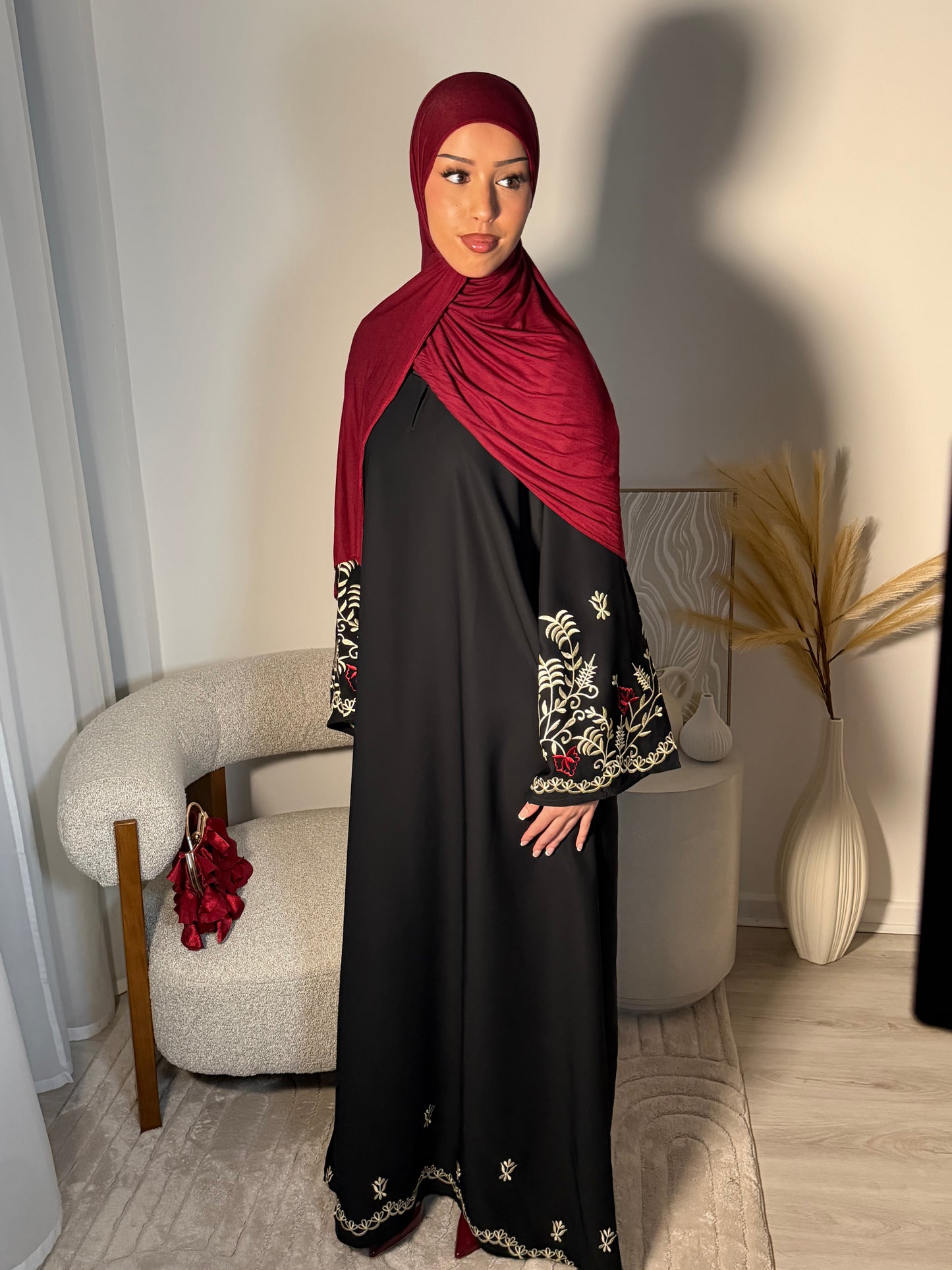 Selma closed embroidery abaya