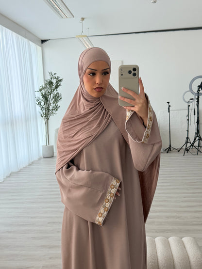 Hiba lace closed abaya