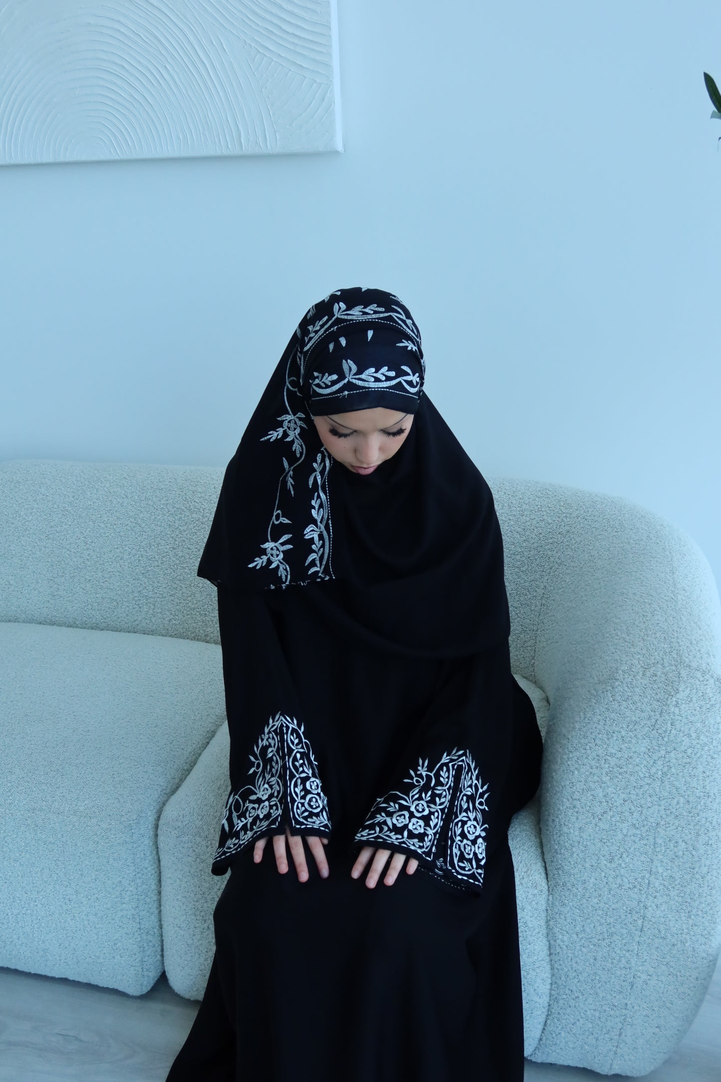 Zahia black closed abaya with embroidery