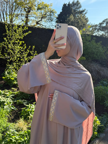 CLEARANCE- Hina closed lace abaya