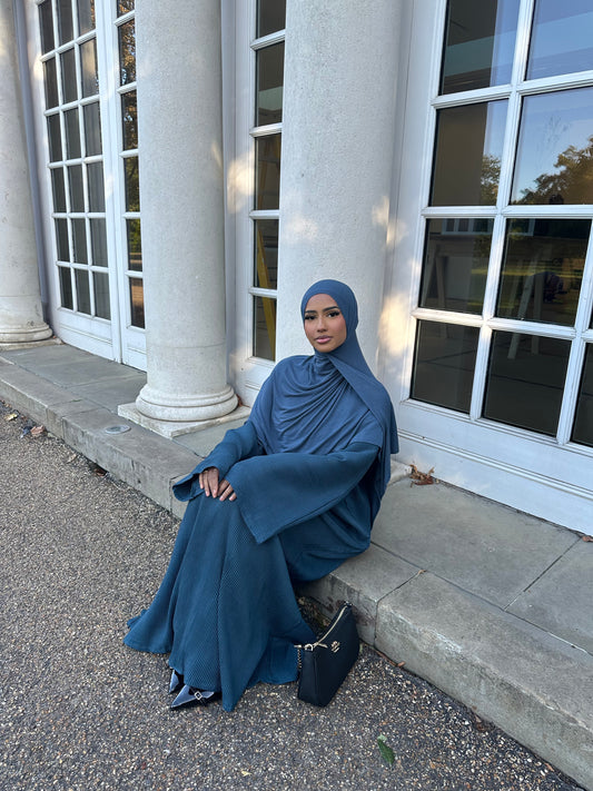 Ribbed closed autumn abaya