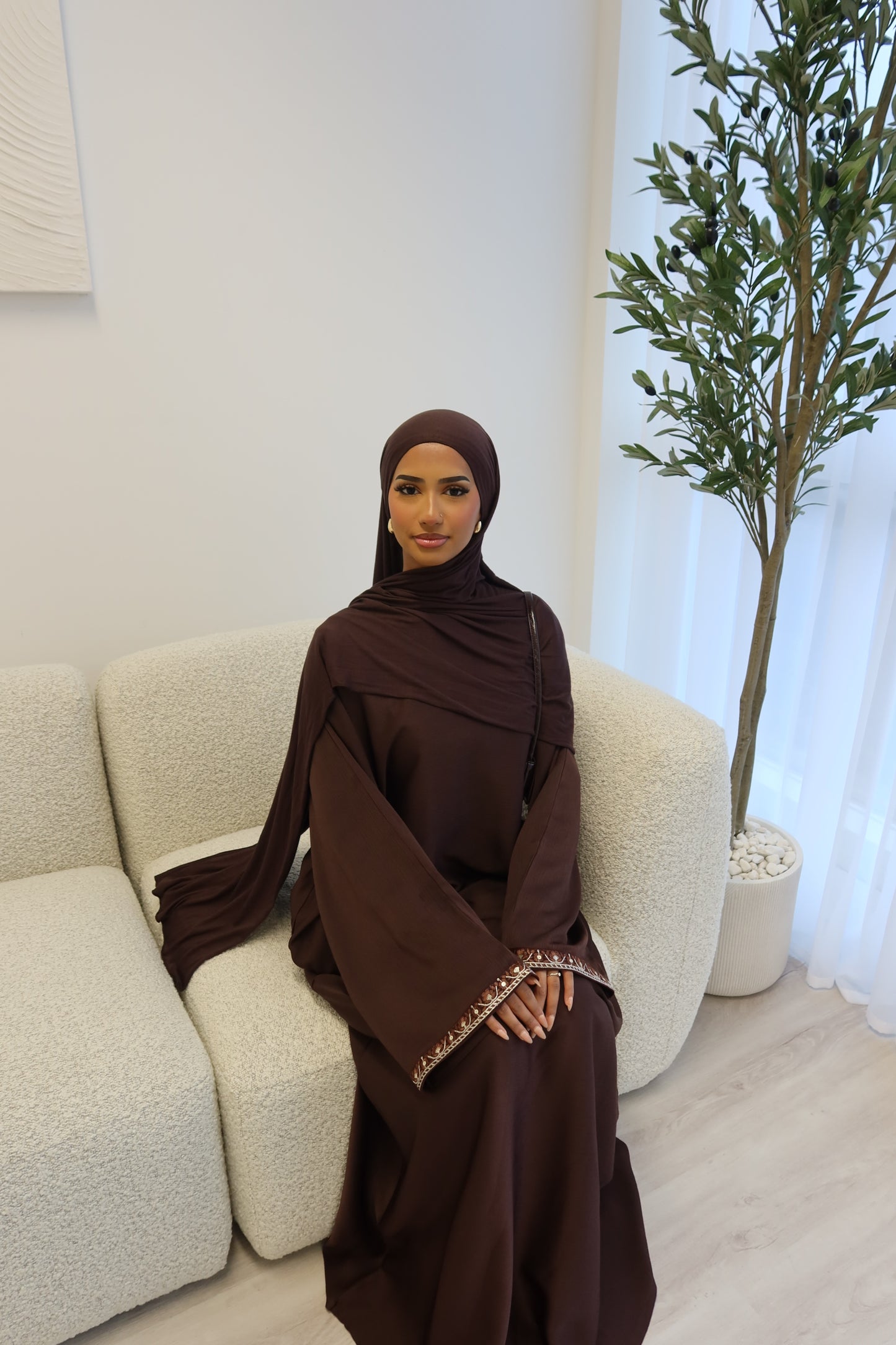 Goldar floral lace closed zoom abaya